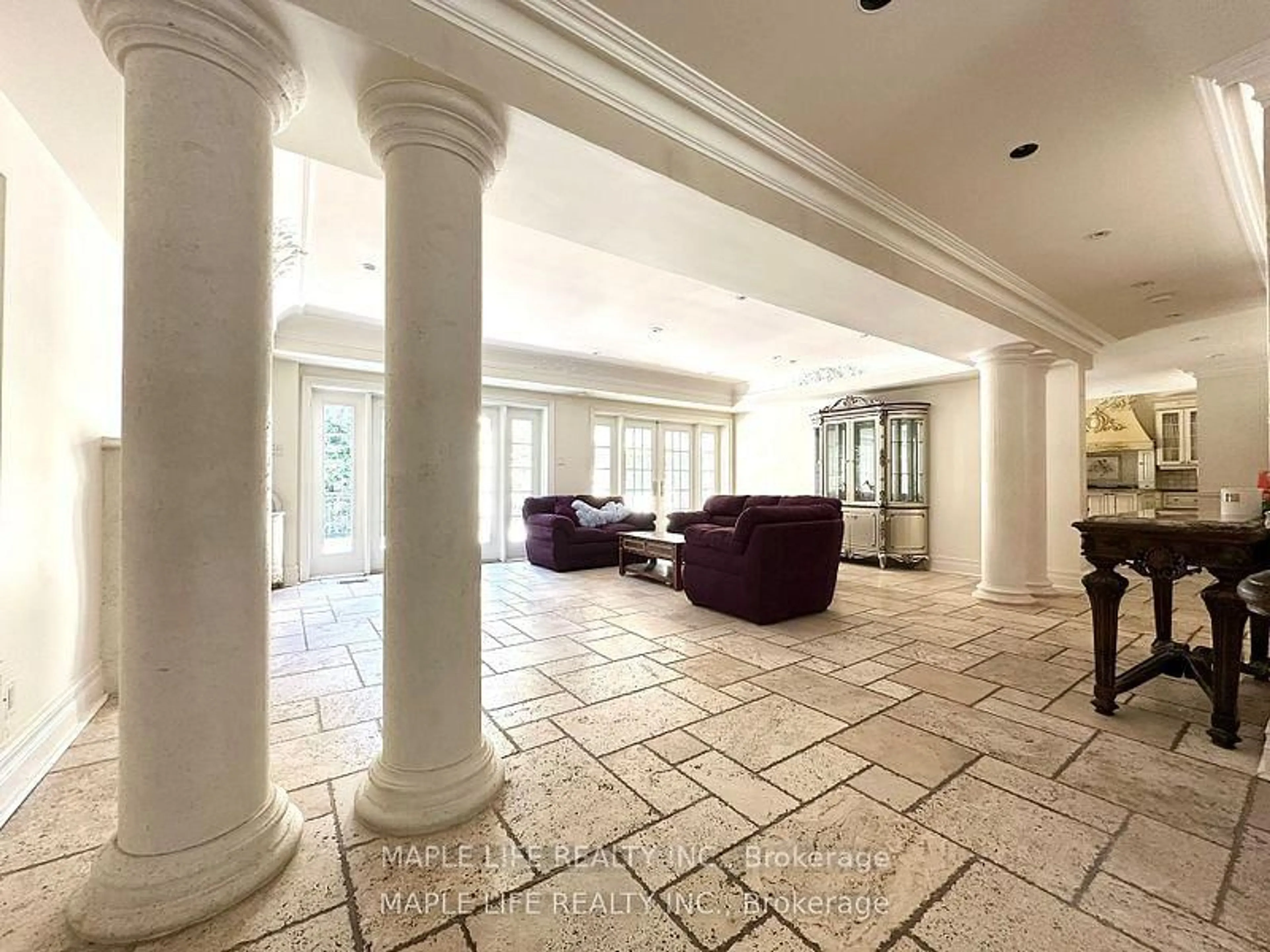 Indoor foyer for 16 Brian Cliff Dr, Toronto Ontario M3B 2G2