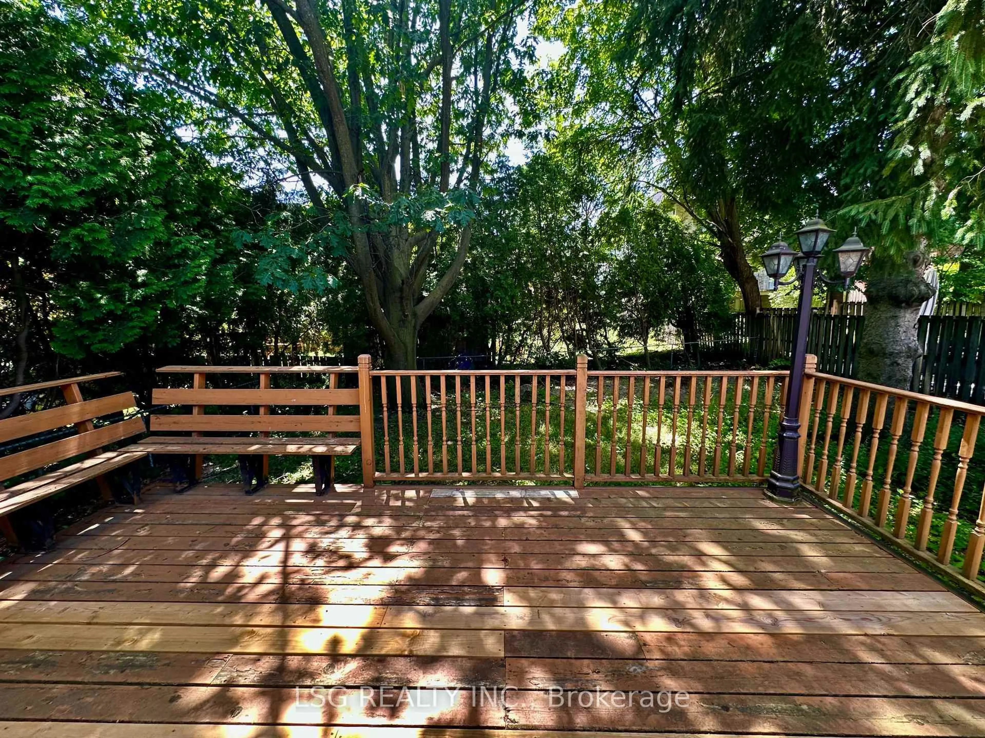 Patio, forest/trees view for 107 Elmhurst Ave, Toronto Ontario M2N 1R7