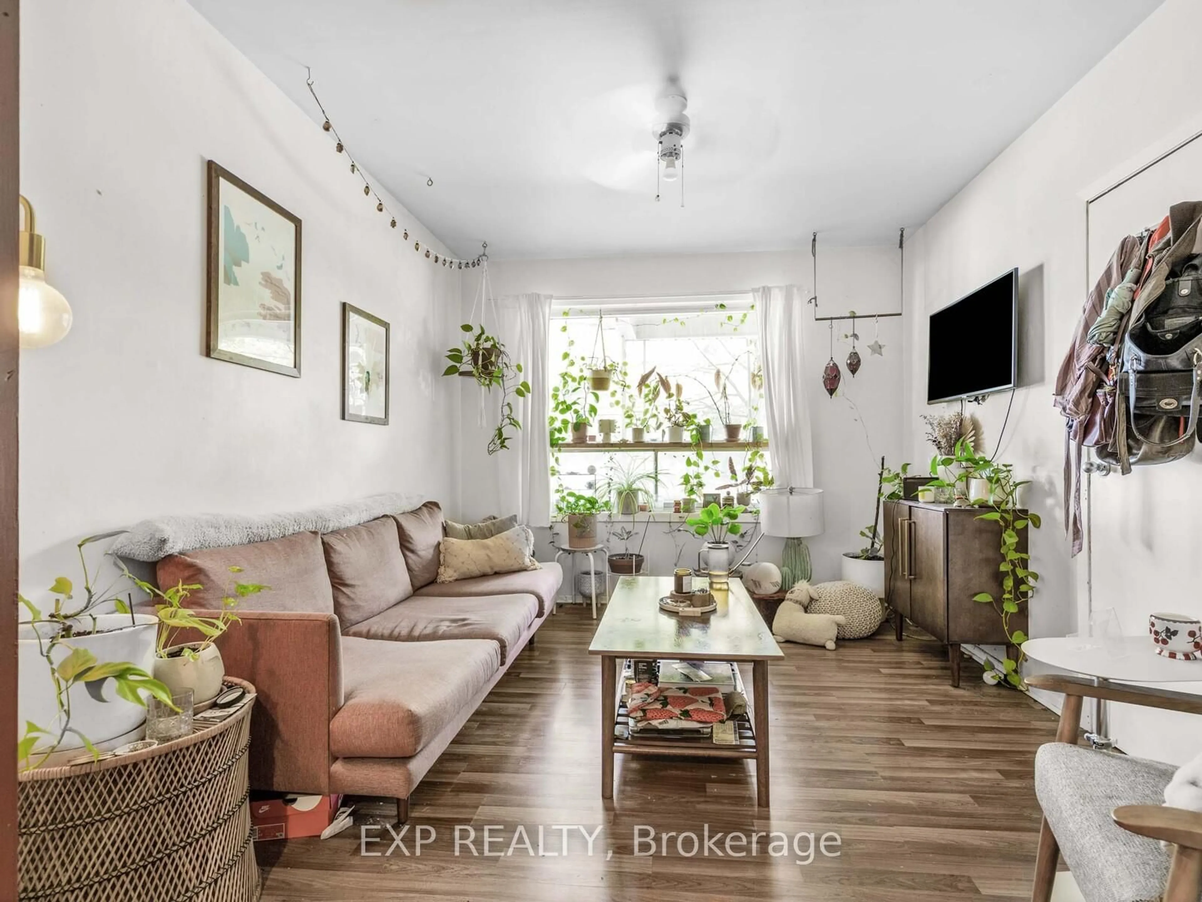 Living room with furniture, unknown for 260 Shaw St, Toronto Ontario M6J 2W9