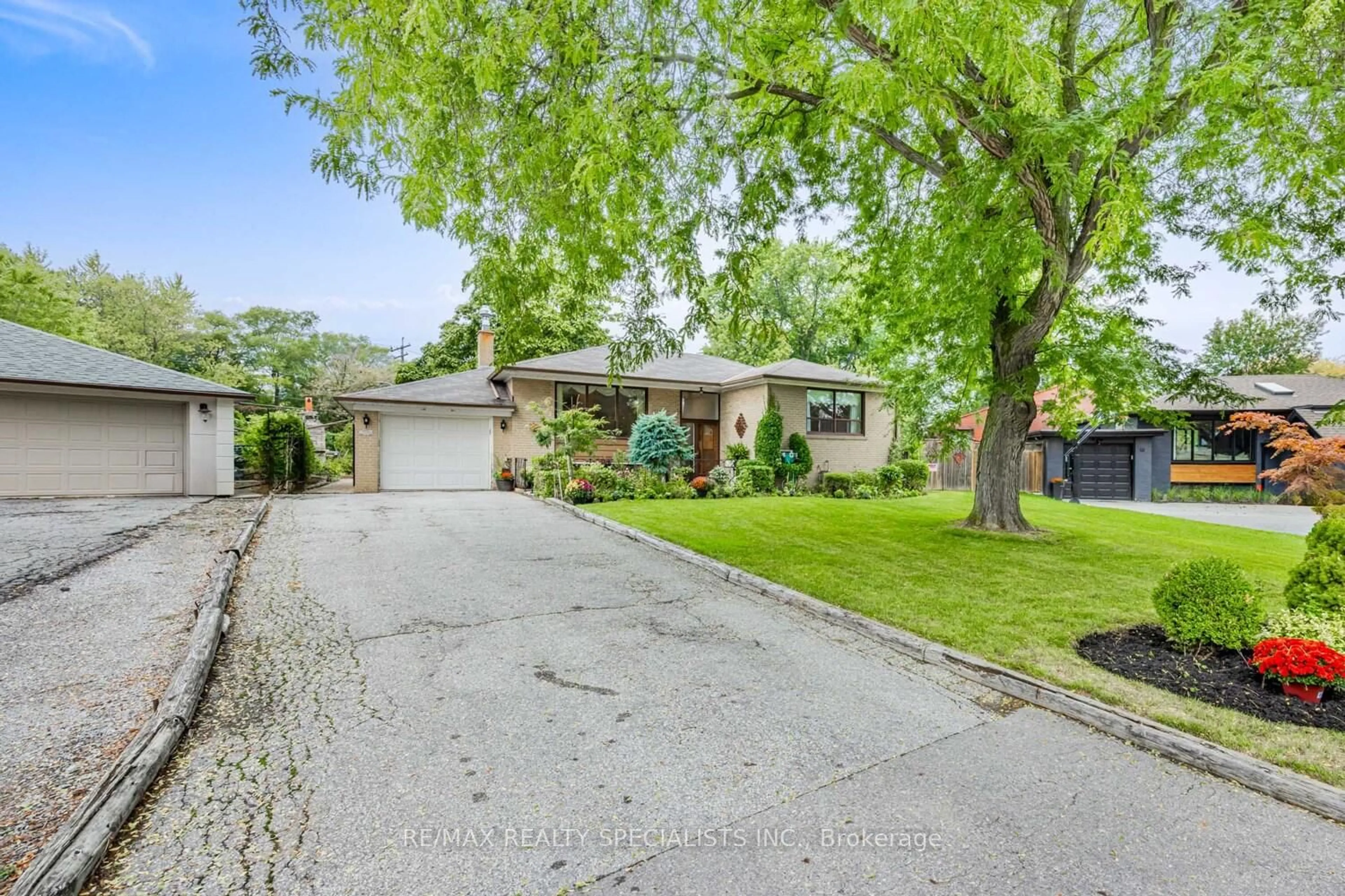 Unknown for 8 Charnwood Rd, Toronto Ontario M3B 2P8