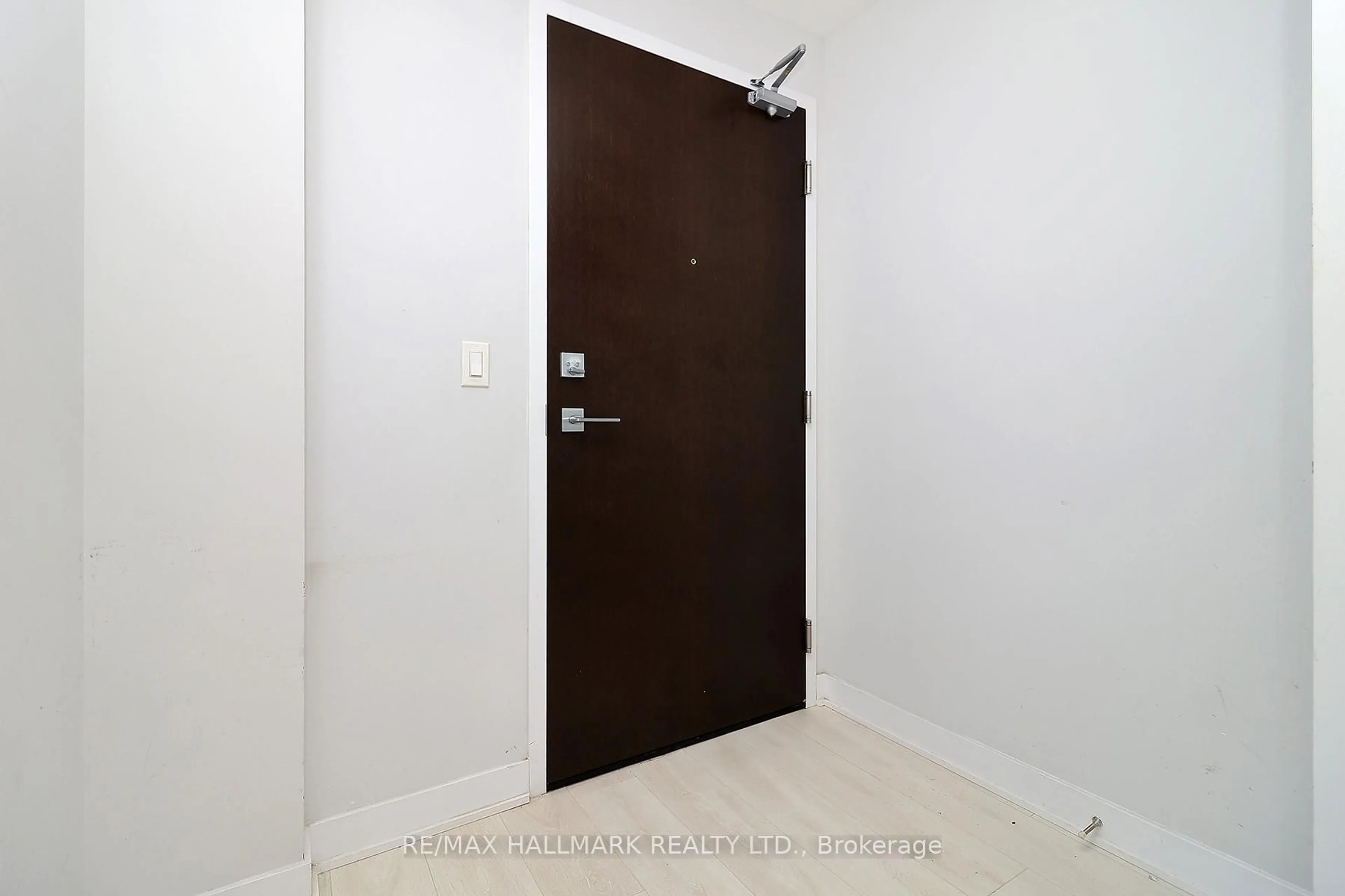 Unknown for 2221 Yonge St #1011, Toronto Ontario M4S 0B8
