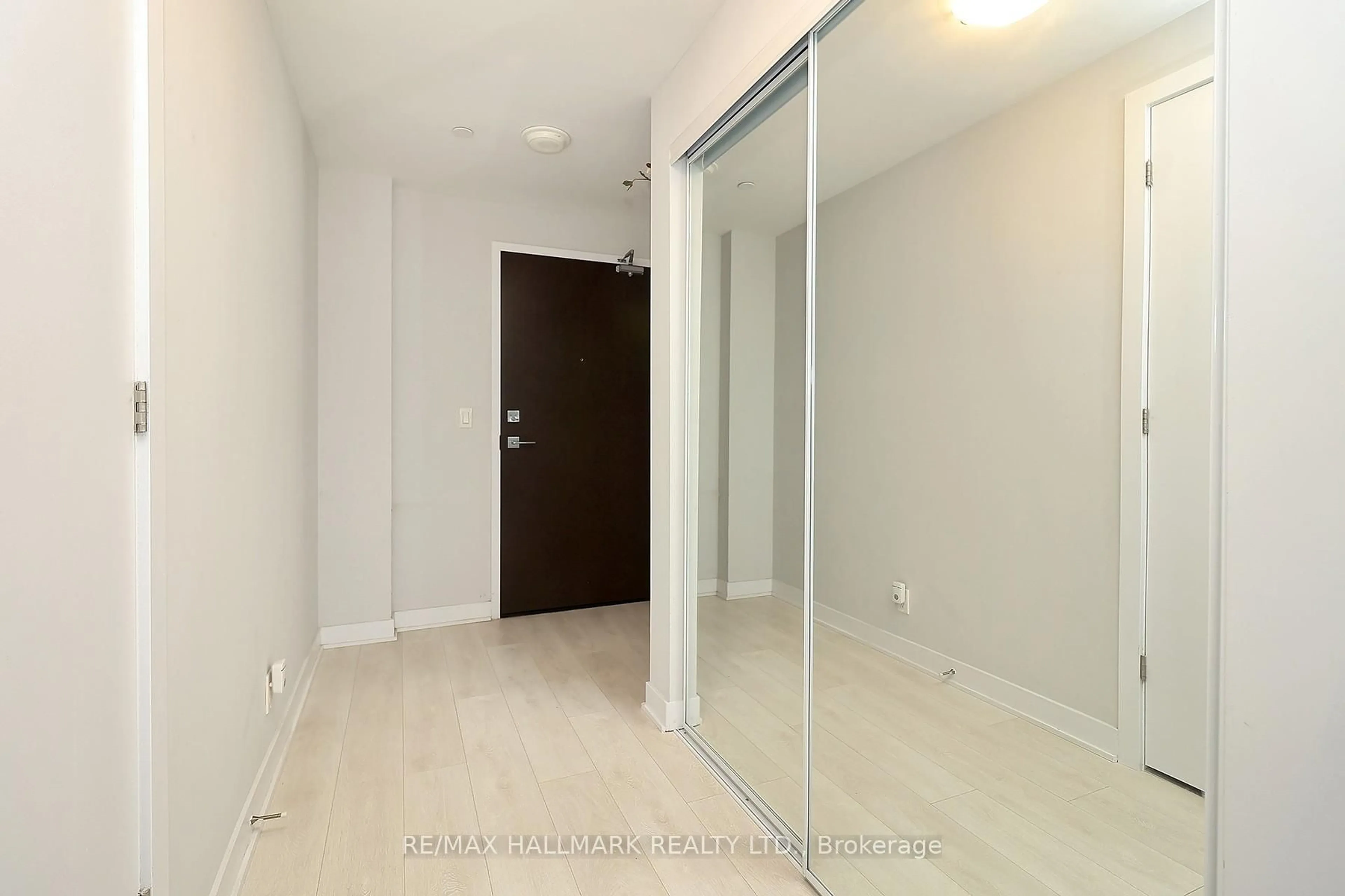 Unknown for 2221 Yonge St #1011, Toronto Ontario M4S 0B8