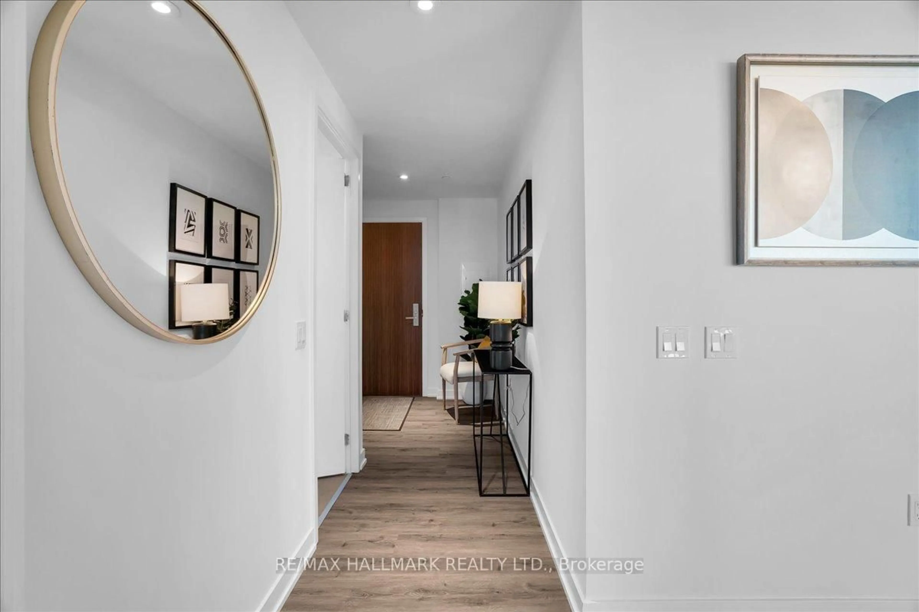 Indoor entryway for 15 Queens Quay #311, Toronto Ontario M5E 0A4
