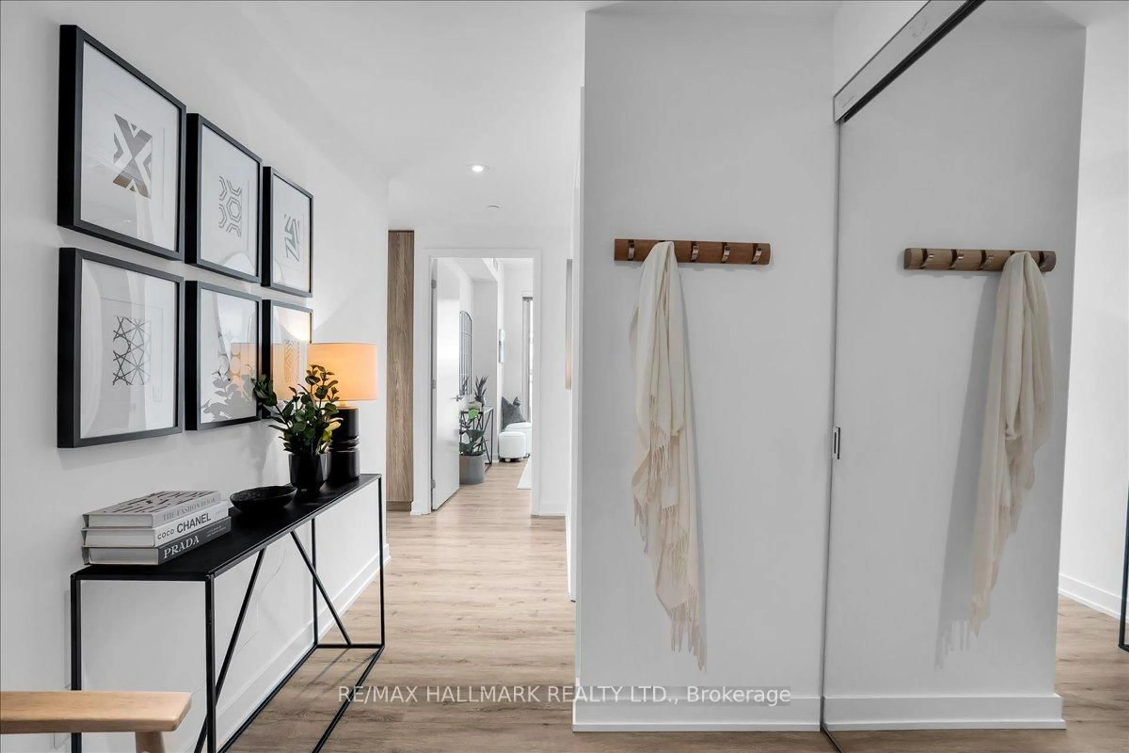Indoor entryway for 15 Queens Quay #311, Toronto Ontario M5E 0A4