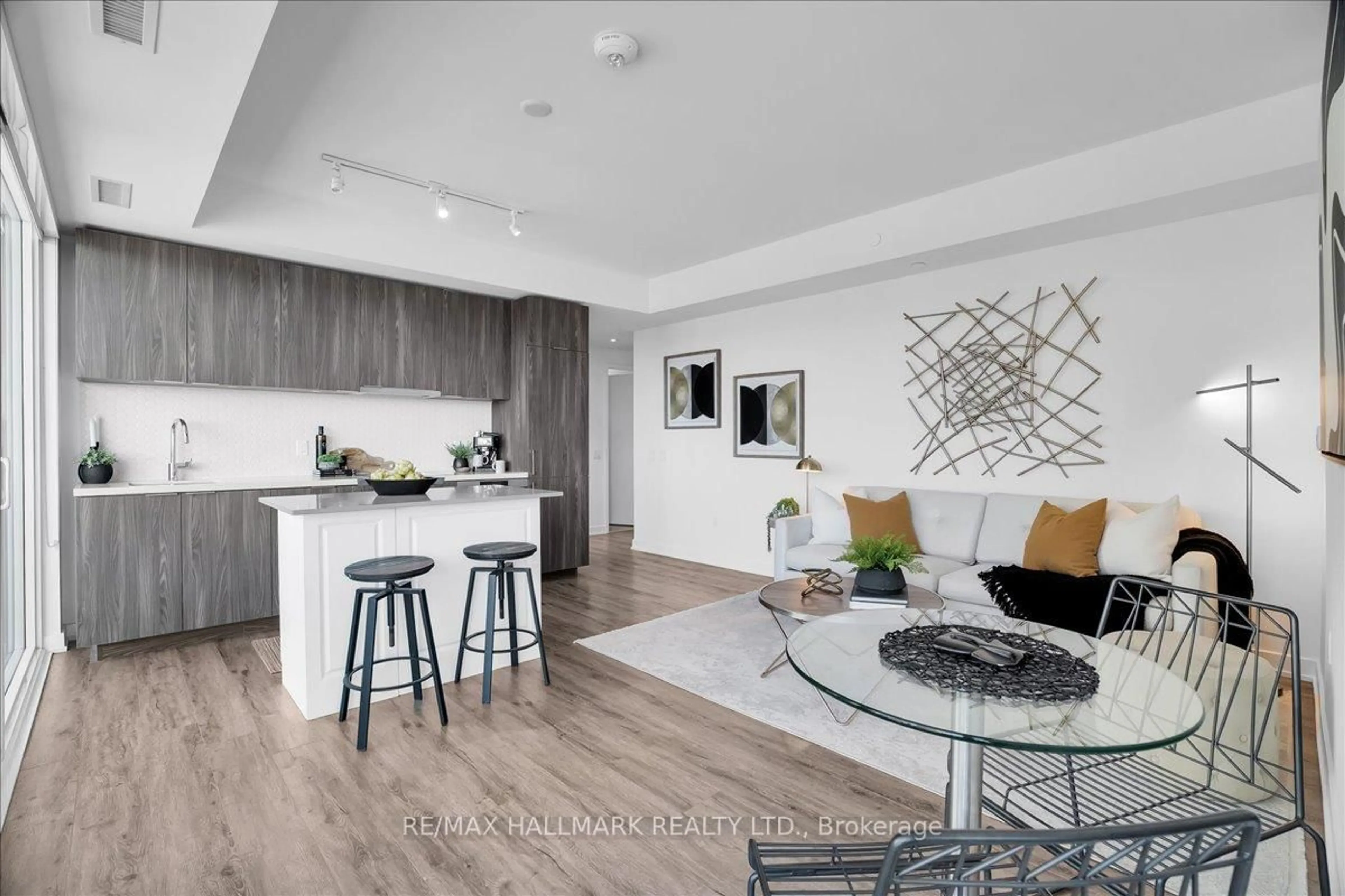 Open concept kitchen, wood/laminate floor for 15 Queens Quay #311, Toronto Ontario M5E 0A4