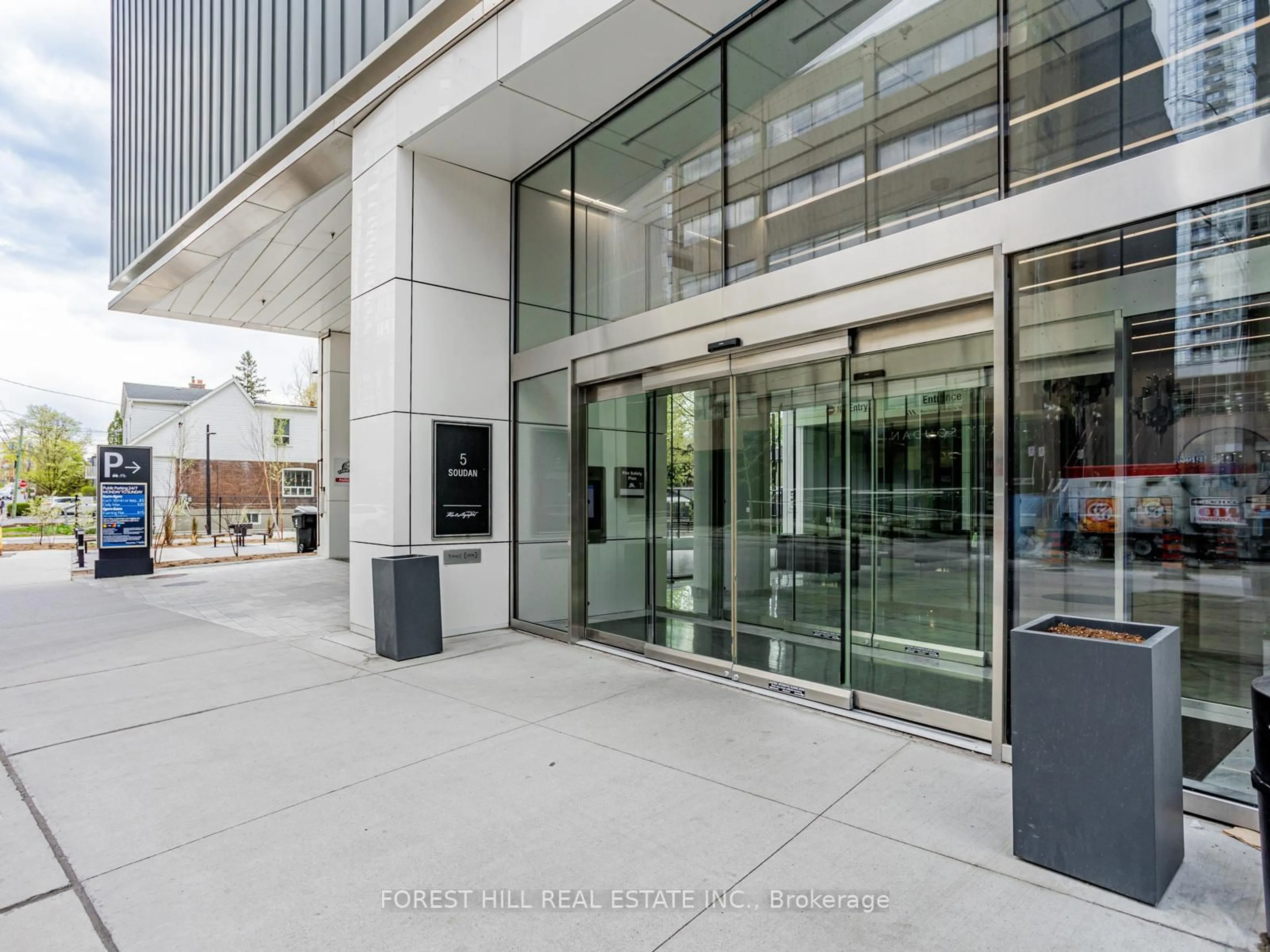 Indoor foyer for 5 Soudan Ave #3114, Toronto Ontario M4S 0B1