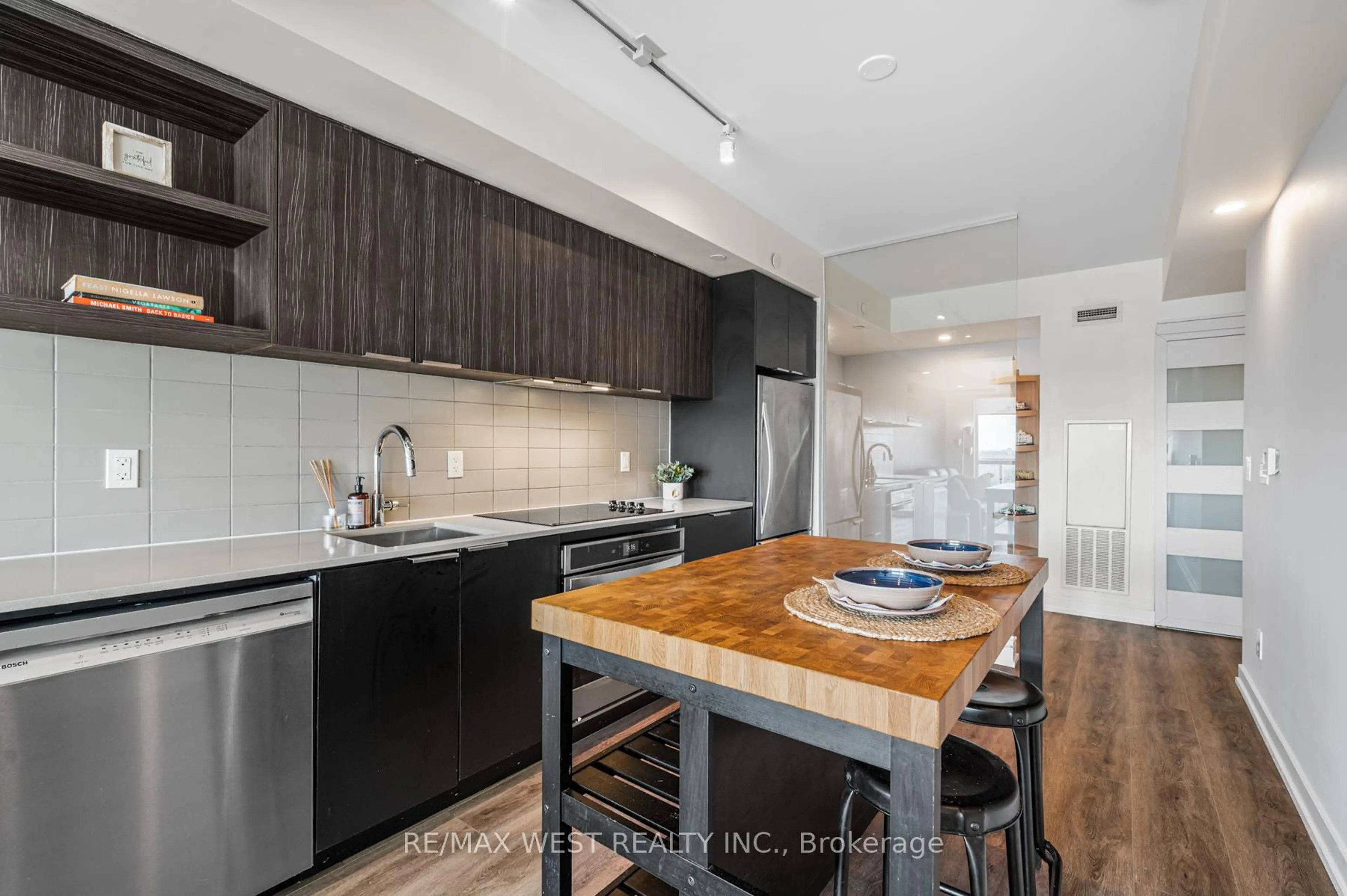 Open concept kitchen, unknown for 6 Sonic Way #1405, Toronto Ontario M3C 0P1