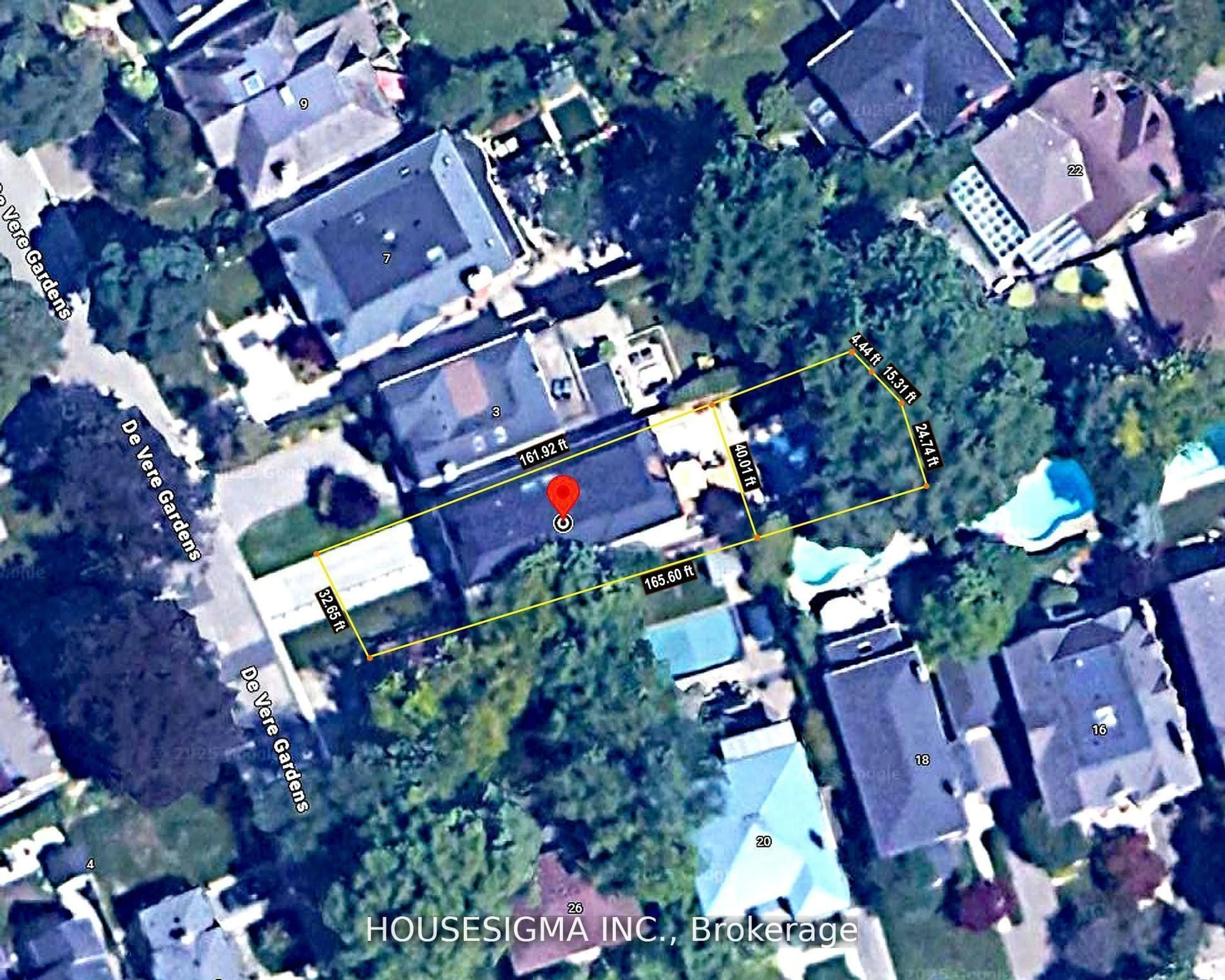 A pic from outside/outdoor area/front of a property/back of a property/a pic from drone, street for 1 De Vere Gdns, Toronto Ontario M5M 3E4