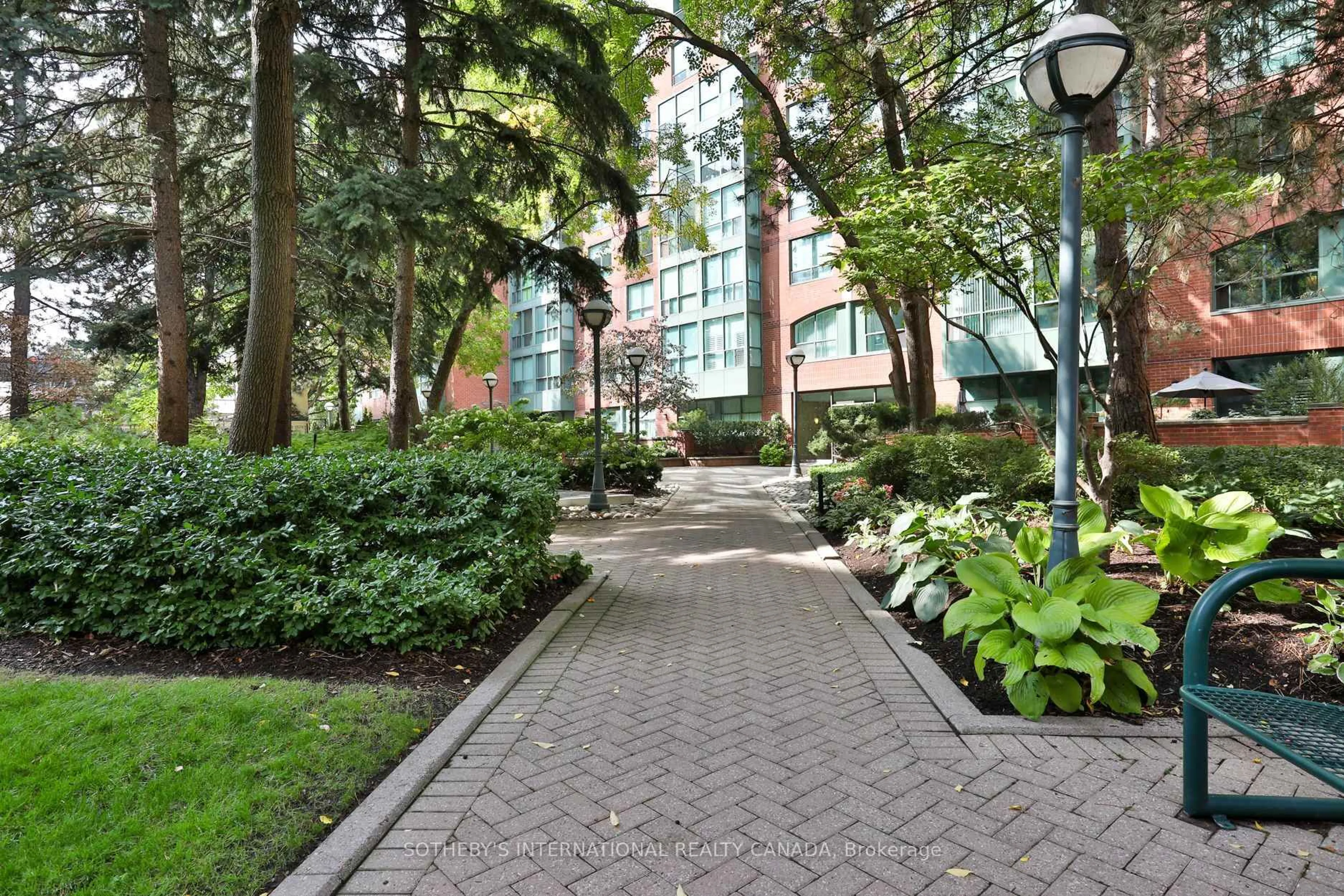 Patio, street for 95 Prince Arthur Dr #723, Toronto Ontario M5R 3P6
