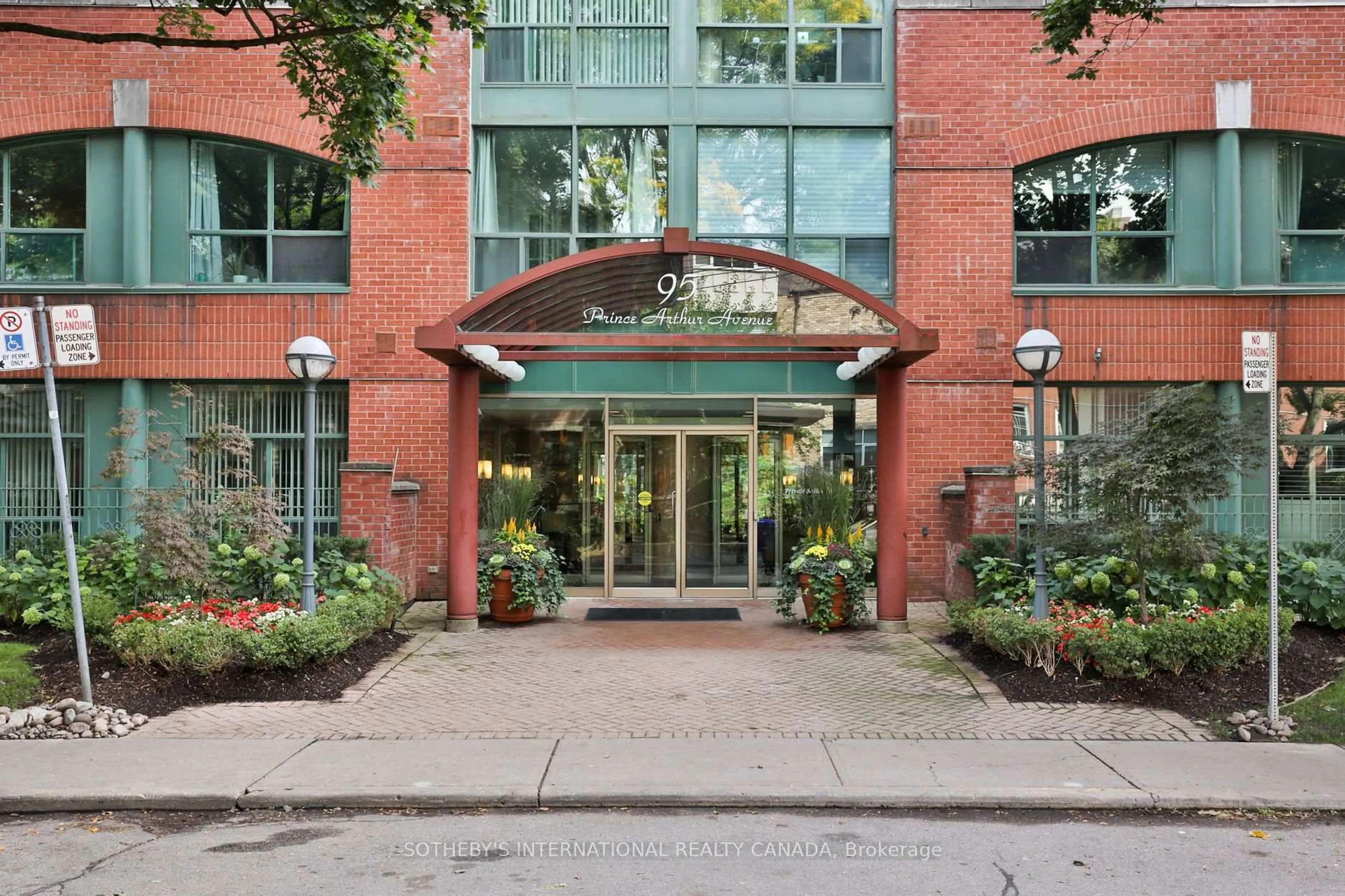 Indoor foyer for 95 Prince Arthur Dr #723, Toronto Ontario M5R 3P6