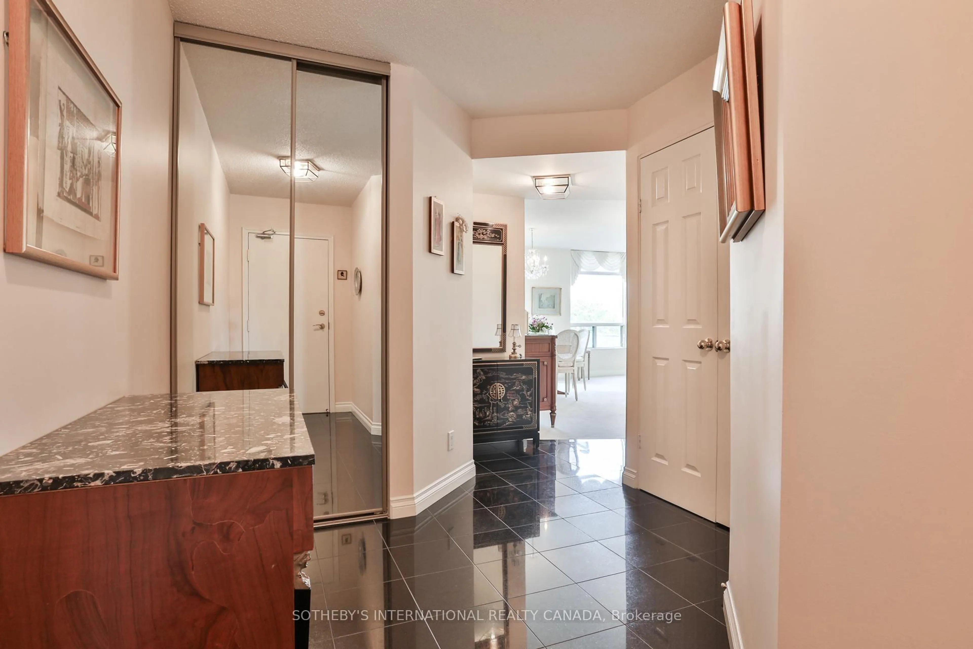 Indoor entryway for 95 Prince Arthur Dr #723, Toronto Ontario M5R 3P6
