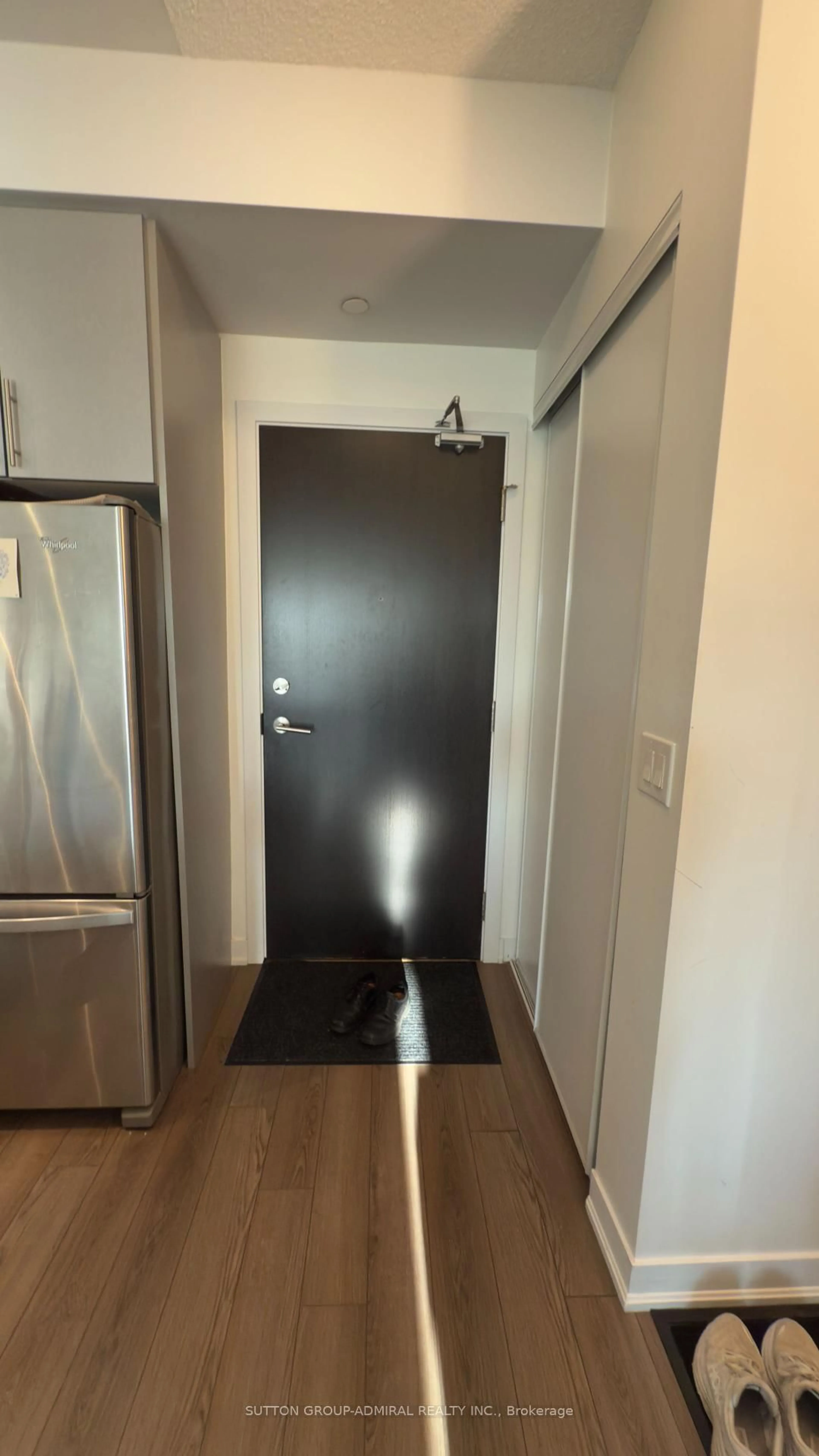 Indoor entryway for 60 Berwick Ave #412, Toronto Ontario M5P 0A3