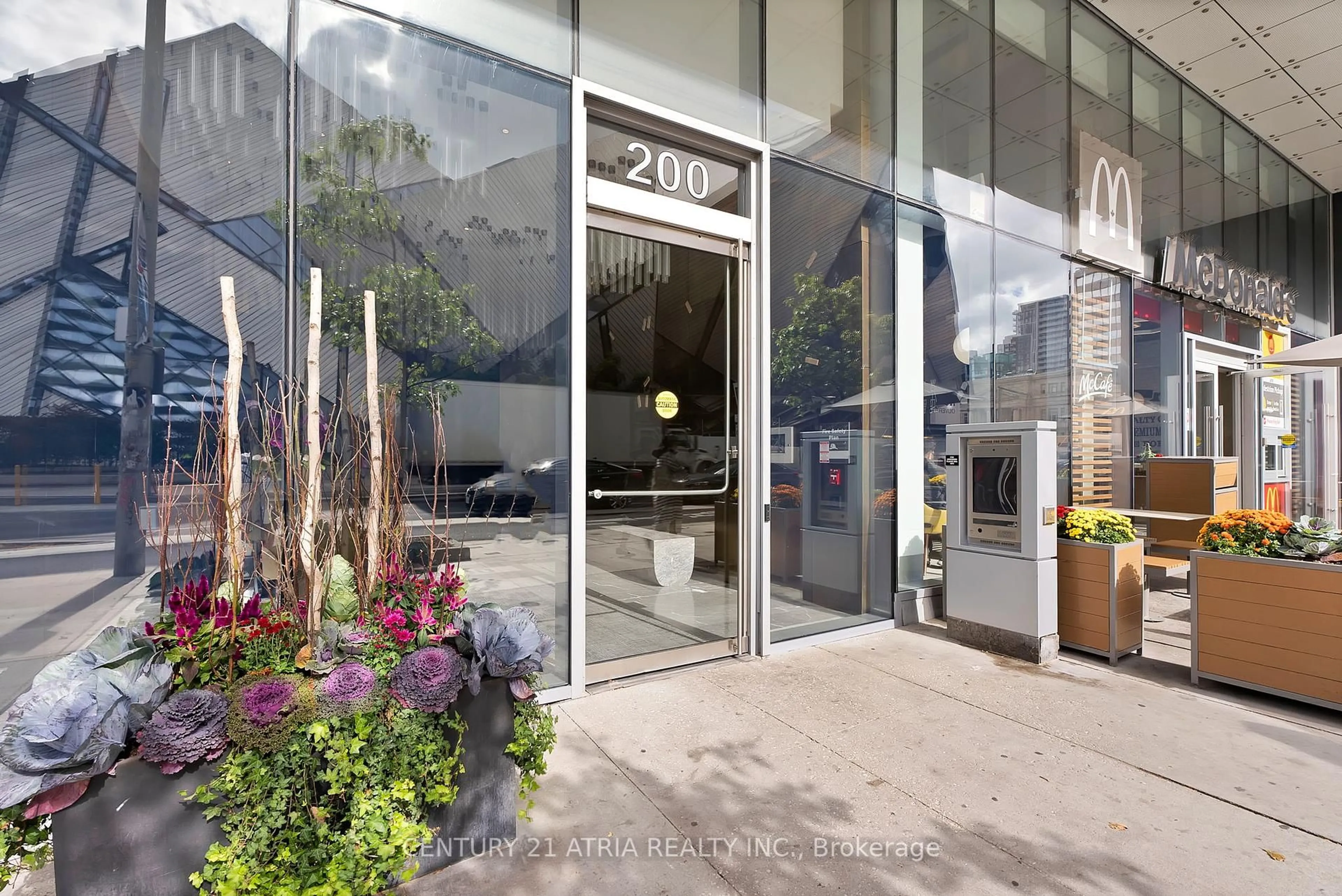 Indoor foyer for 200 Bloor St #3002, Toronto Ontario M5S 1T8
