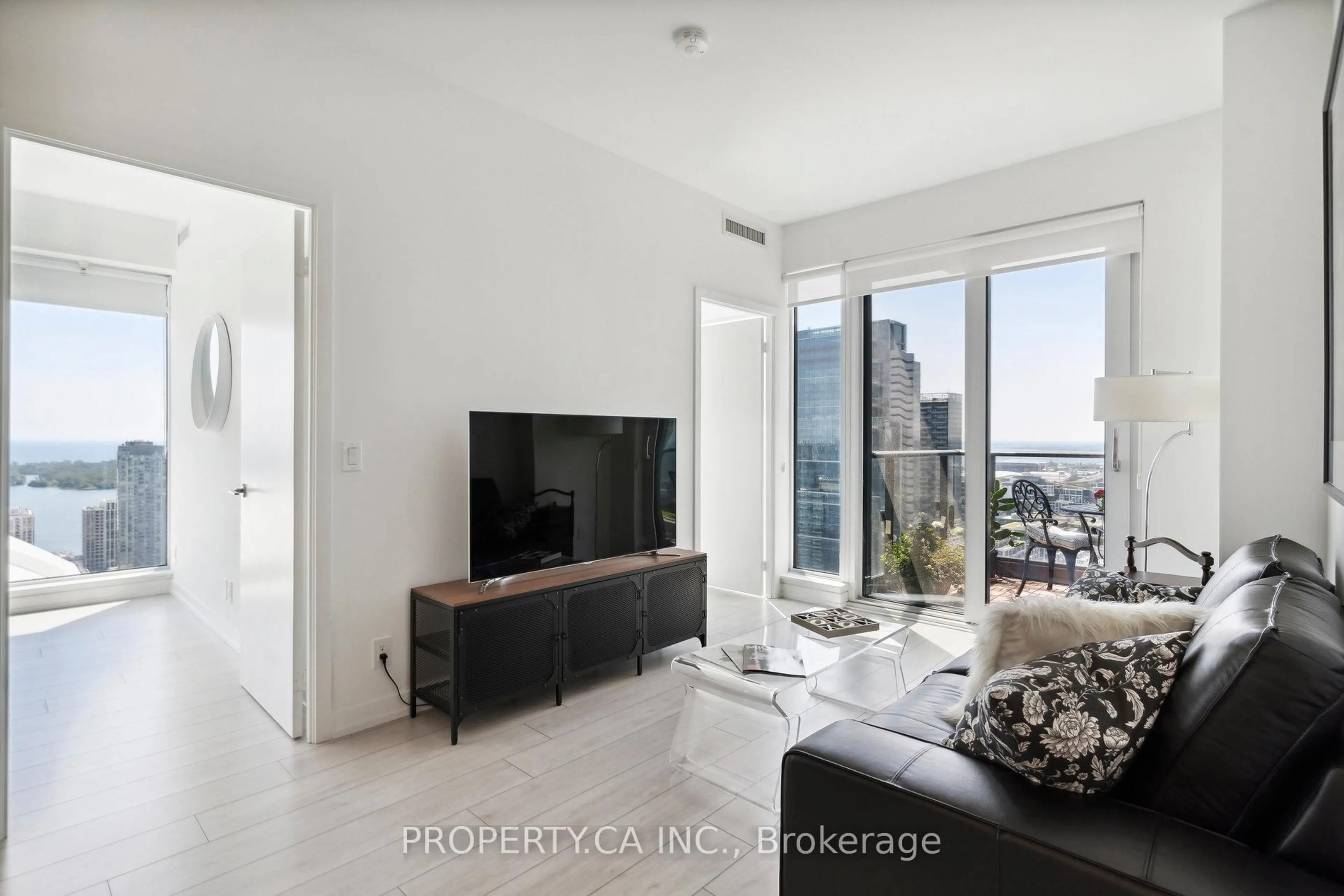 Living room with furniture, unknown for 55 Mercer St #4102, Toronto Ontario M5V 0W4