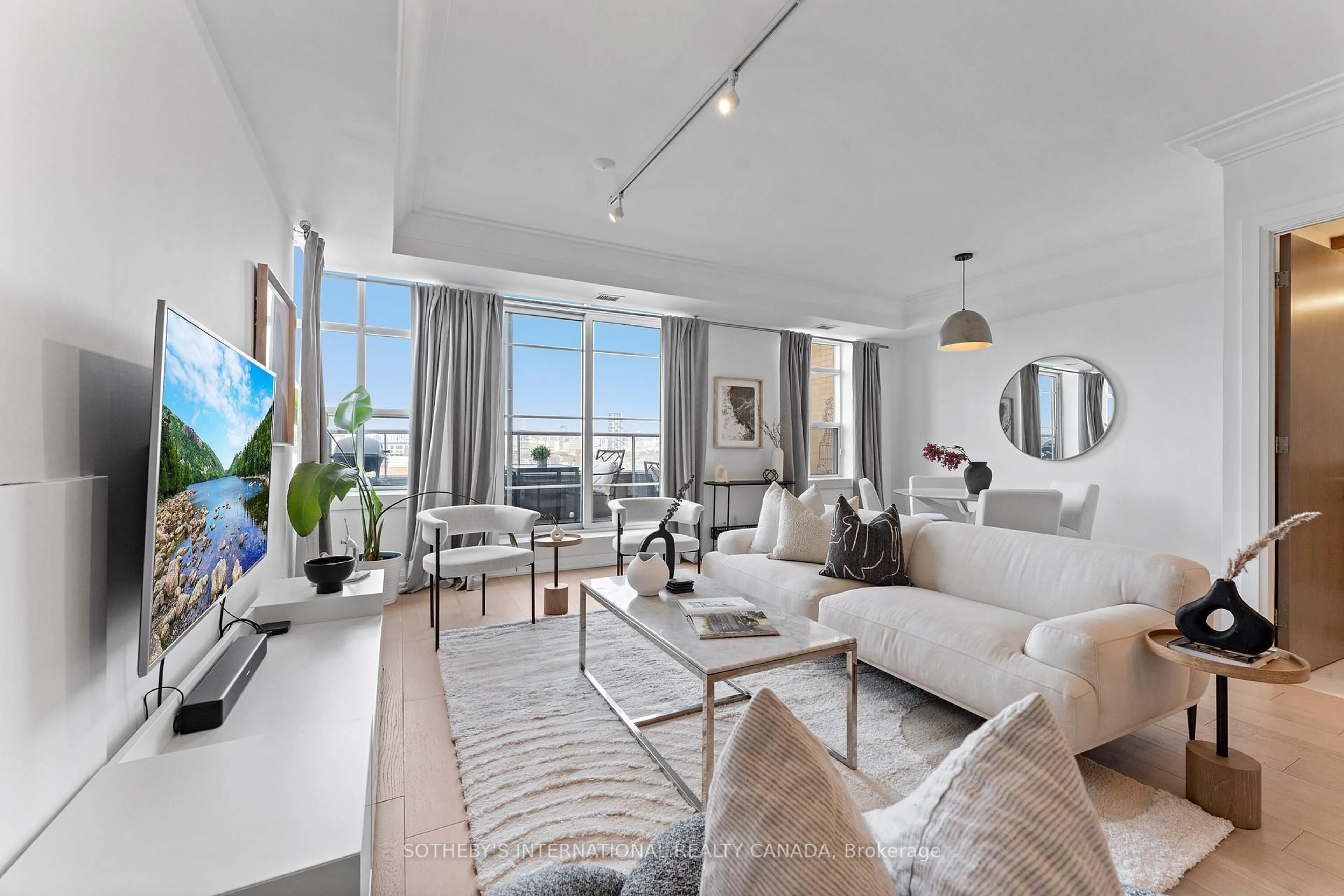 Living room with furniture, unknown for 438 Richmond St #1406, Toronto Ontario M5V 3S6