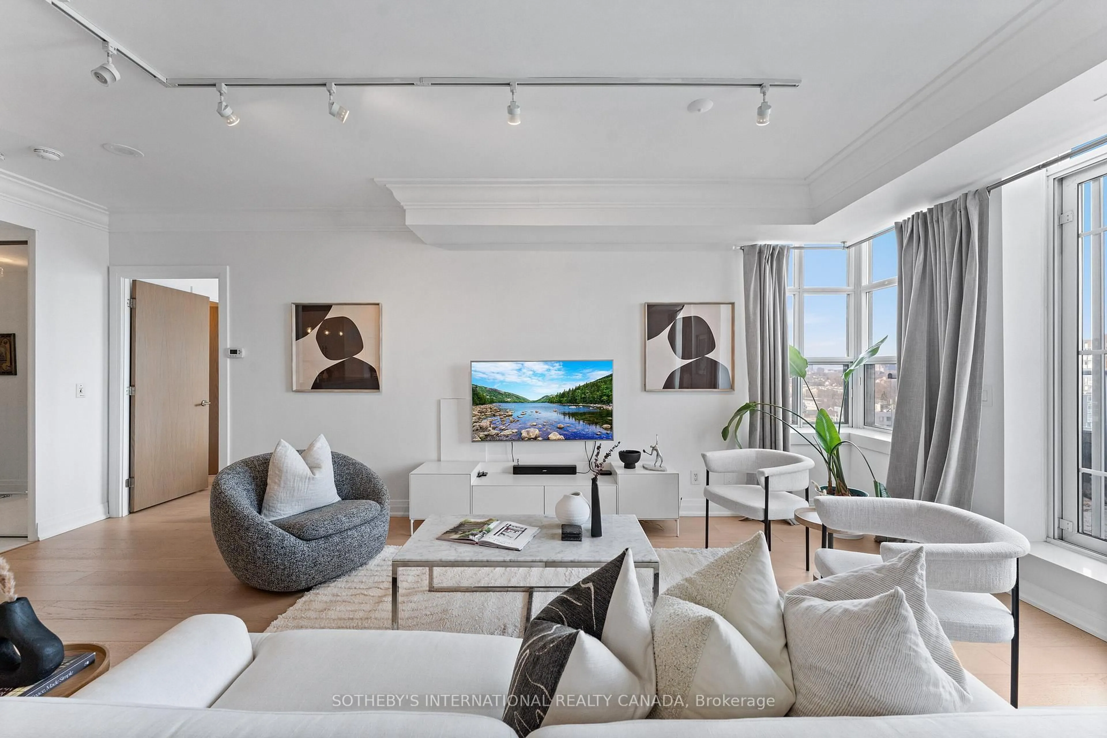 Living room with furniture, unknown for 438 Richmond St #1406, Toronto Ontario M5V 3S6