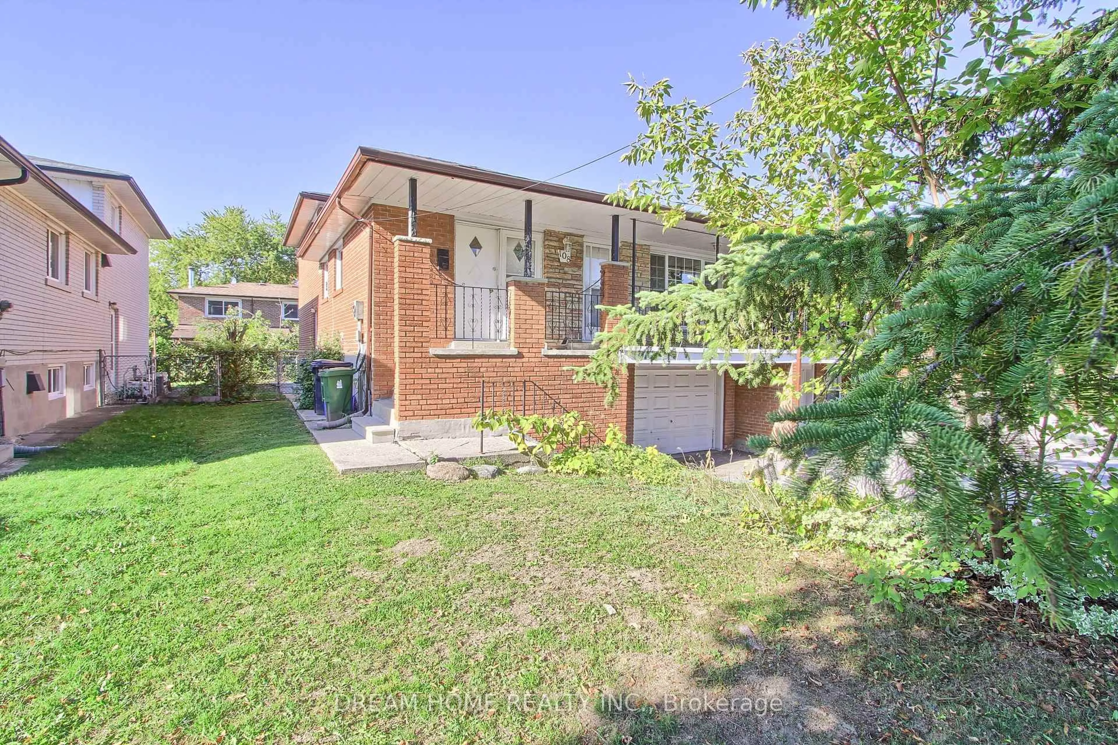 A pic from outside/outdoor area/front of a property/back of a property/a pic from drone, street for 108 Mintwood Dr, Toronto Ontario M2M 3A8