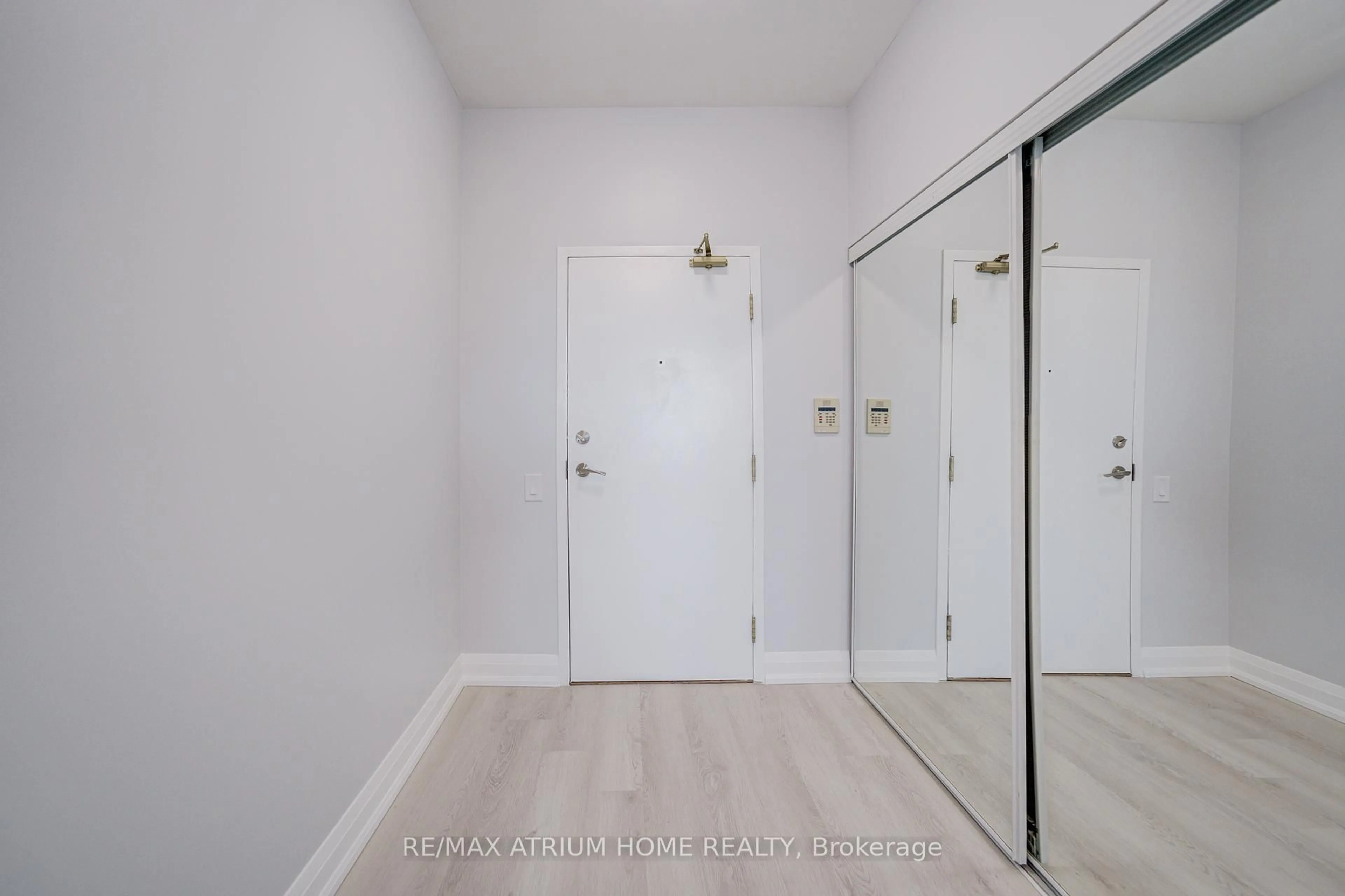 Indoor entryway for 33 Empress Ave #3002, Toronto Ontario M2N 6Y7