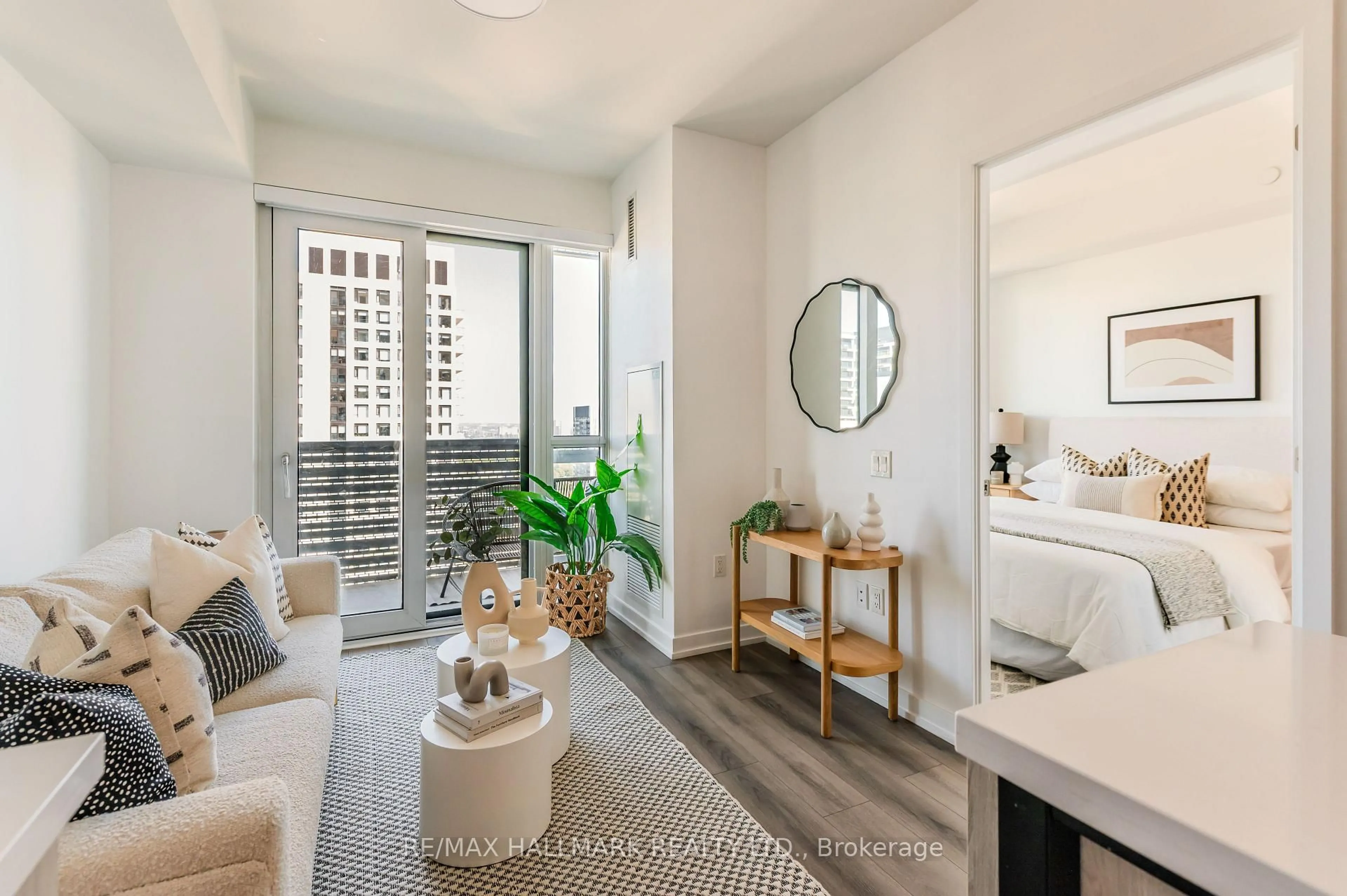 Indoor entryway for 39 Roehampton Ave #2902, Toronto Ontario M4P 0G1