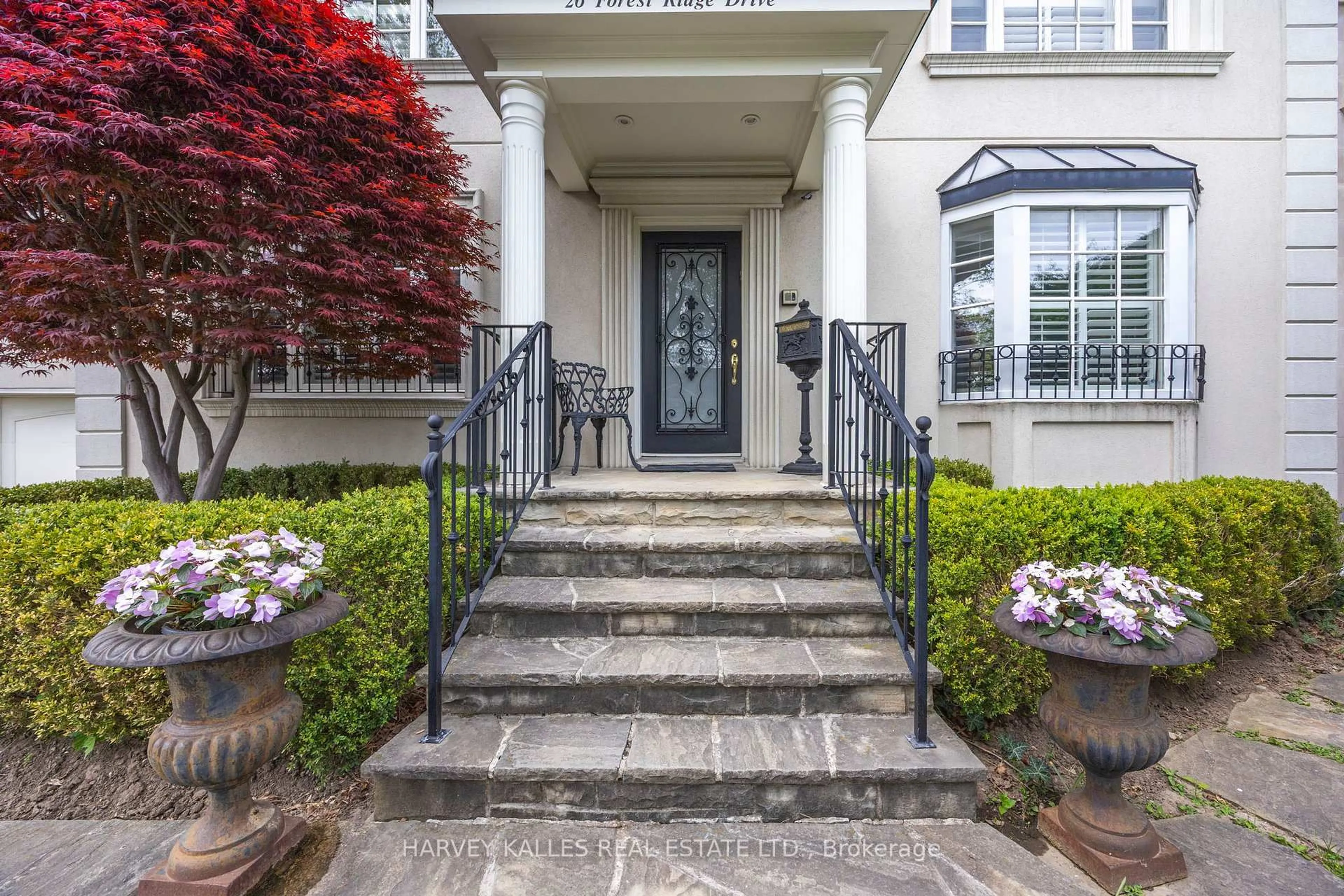 Indoor entryway for 26 Forest Ridge Dr, Toronto Ontario M6B 1H3