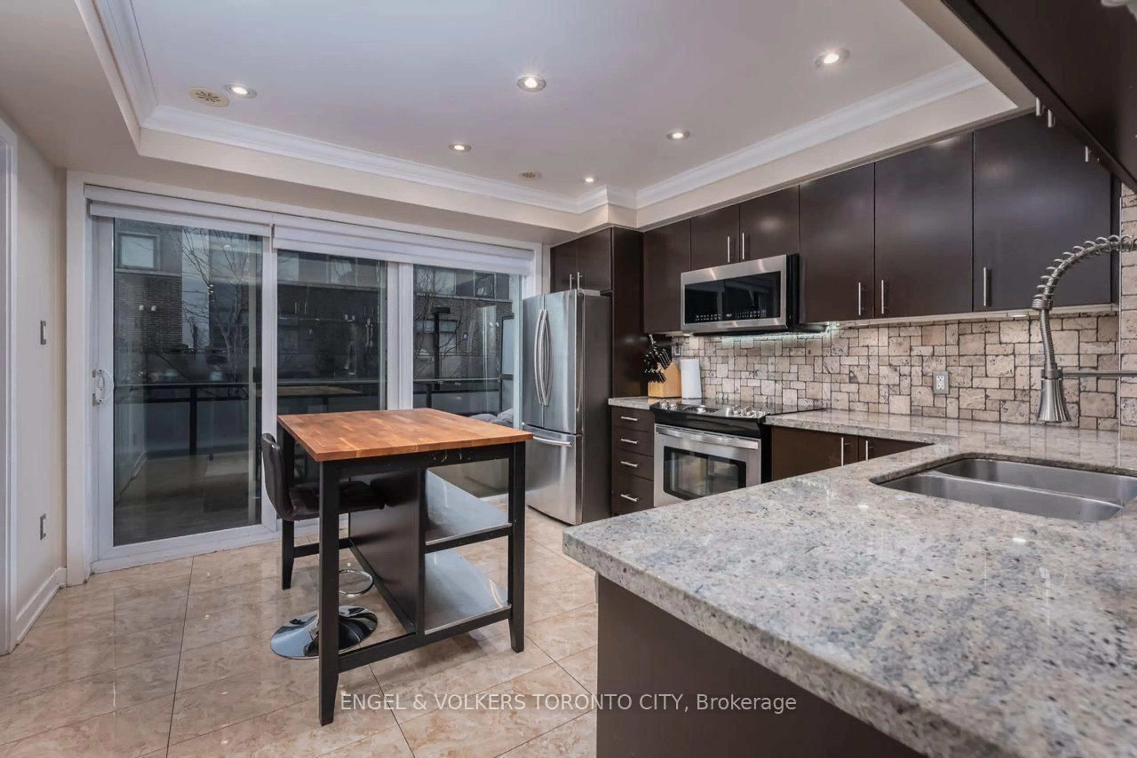 Open concept kitchen, ceramic/tile floor for 50 Cole St, Toronto Ontario M5A 0A3