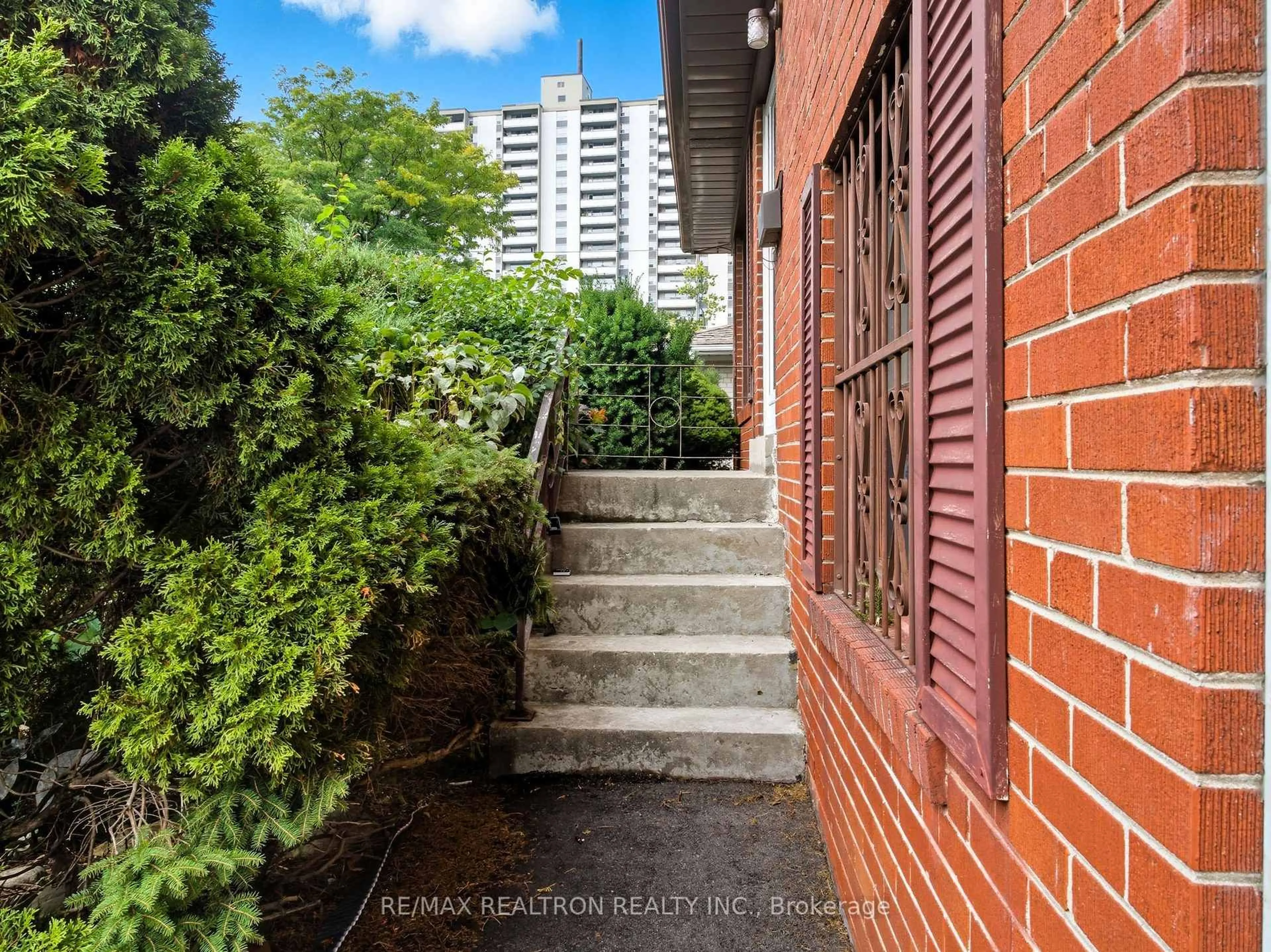 Stairs for 22 Everingham Crt, Toronto Ontario M2M 2J5