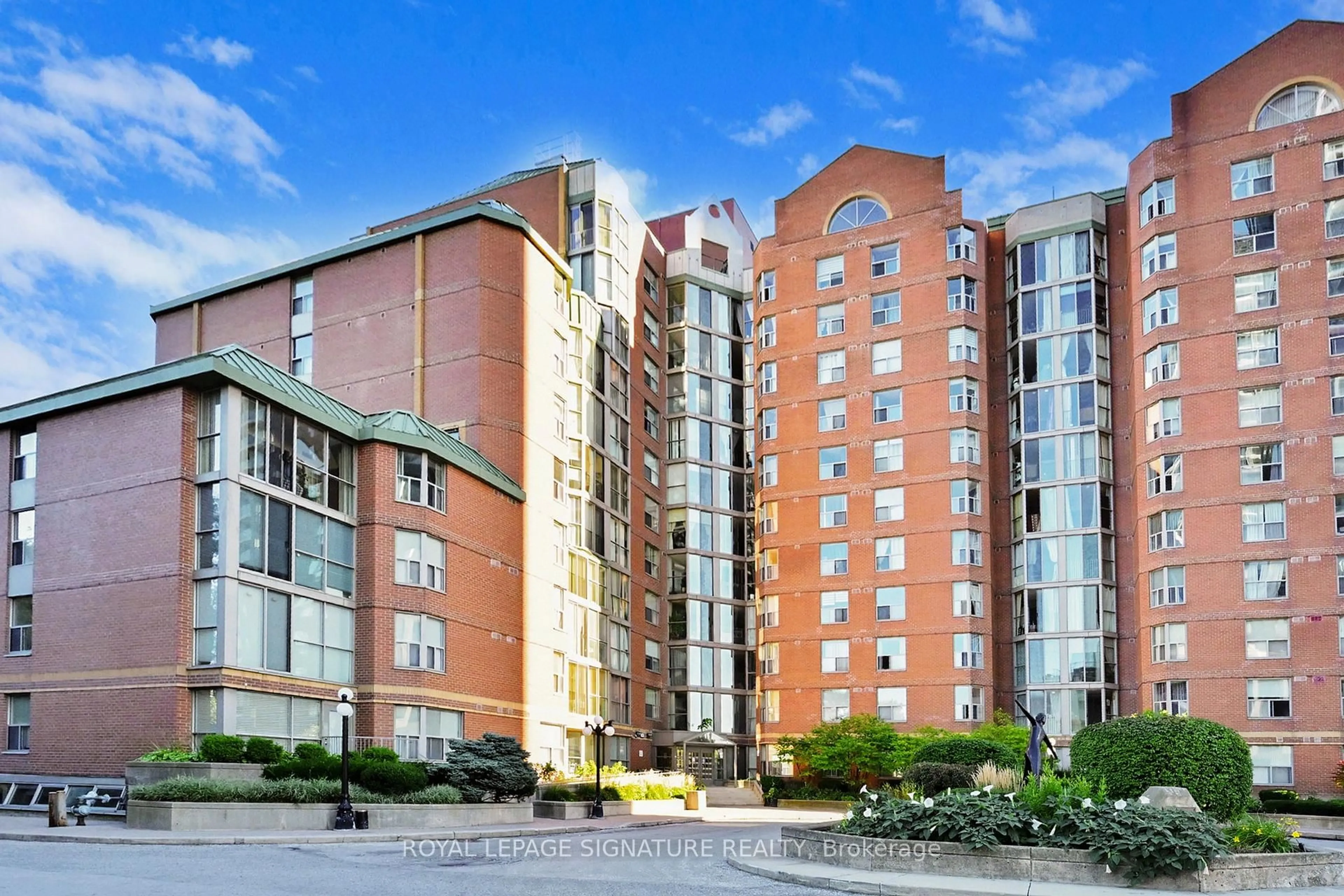 Patio, building for 5795 Yonge St #1205, Toronto Ontario M2M 4J3