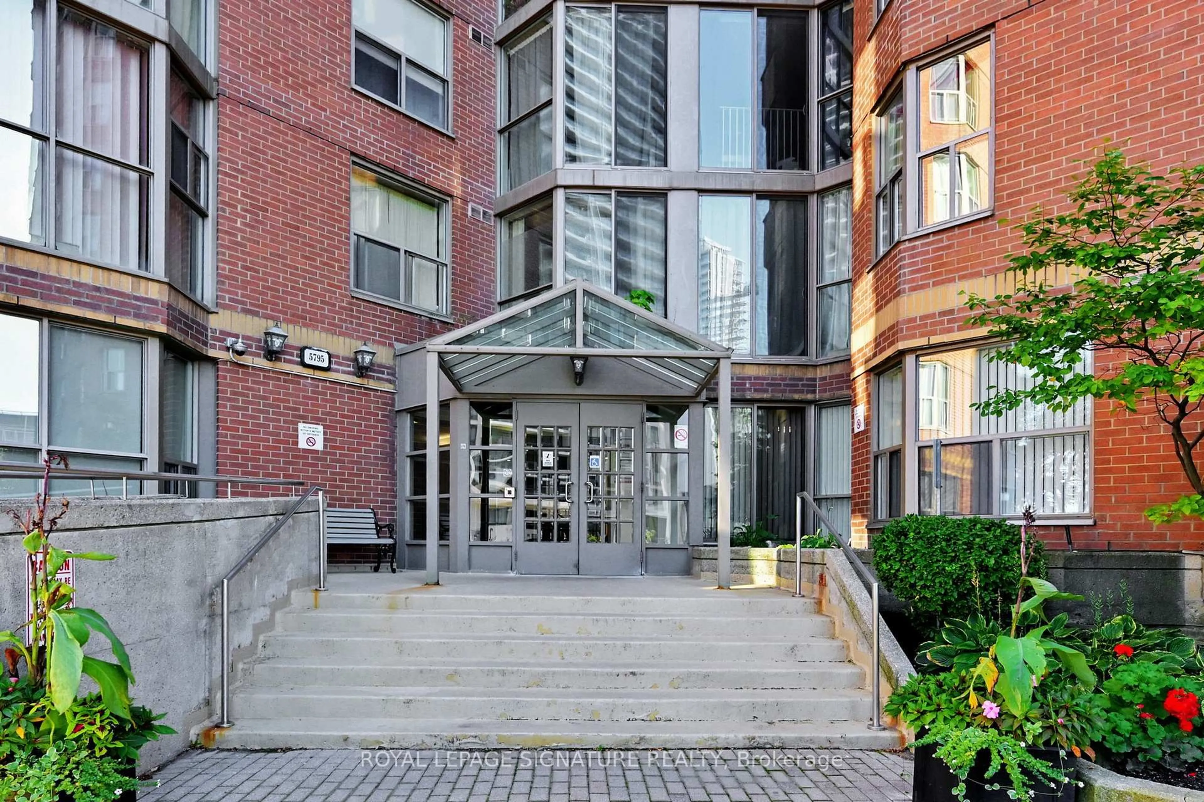 Indoor foyer for 5795 Yonge St #1205, Toronto Ontario M2M 4J3