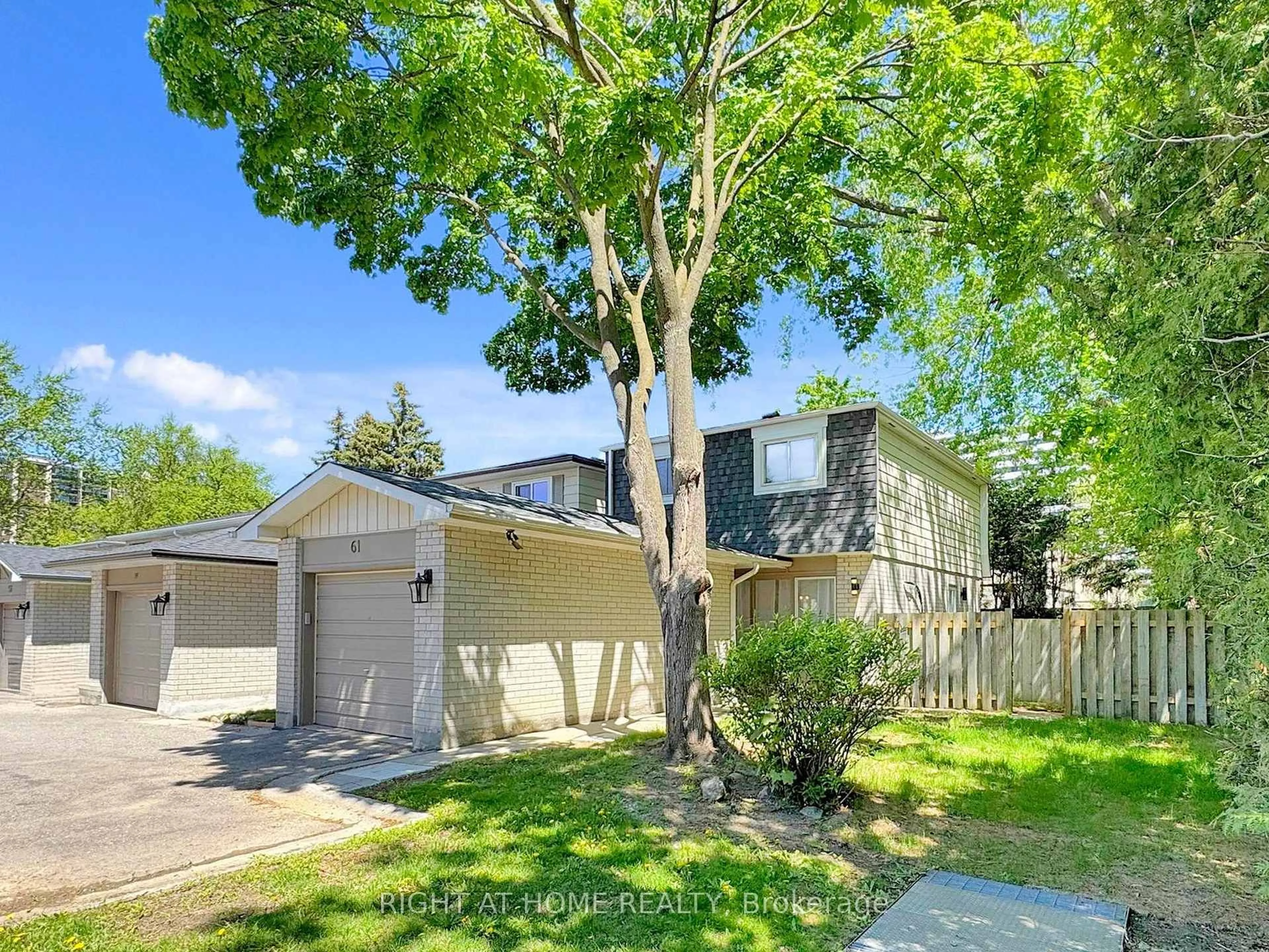 A pic from outside/outdoor area/front of a property/back of a property/a pic from drone, street for 61 Plum Tree Way, Toronto Ontario M2R 3J1