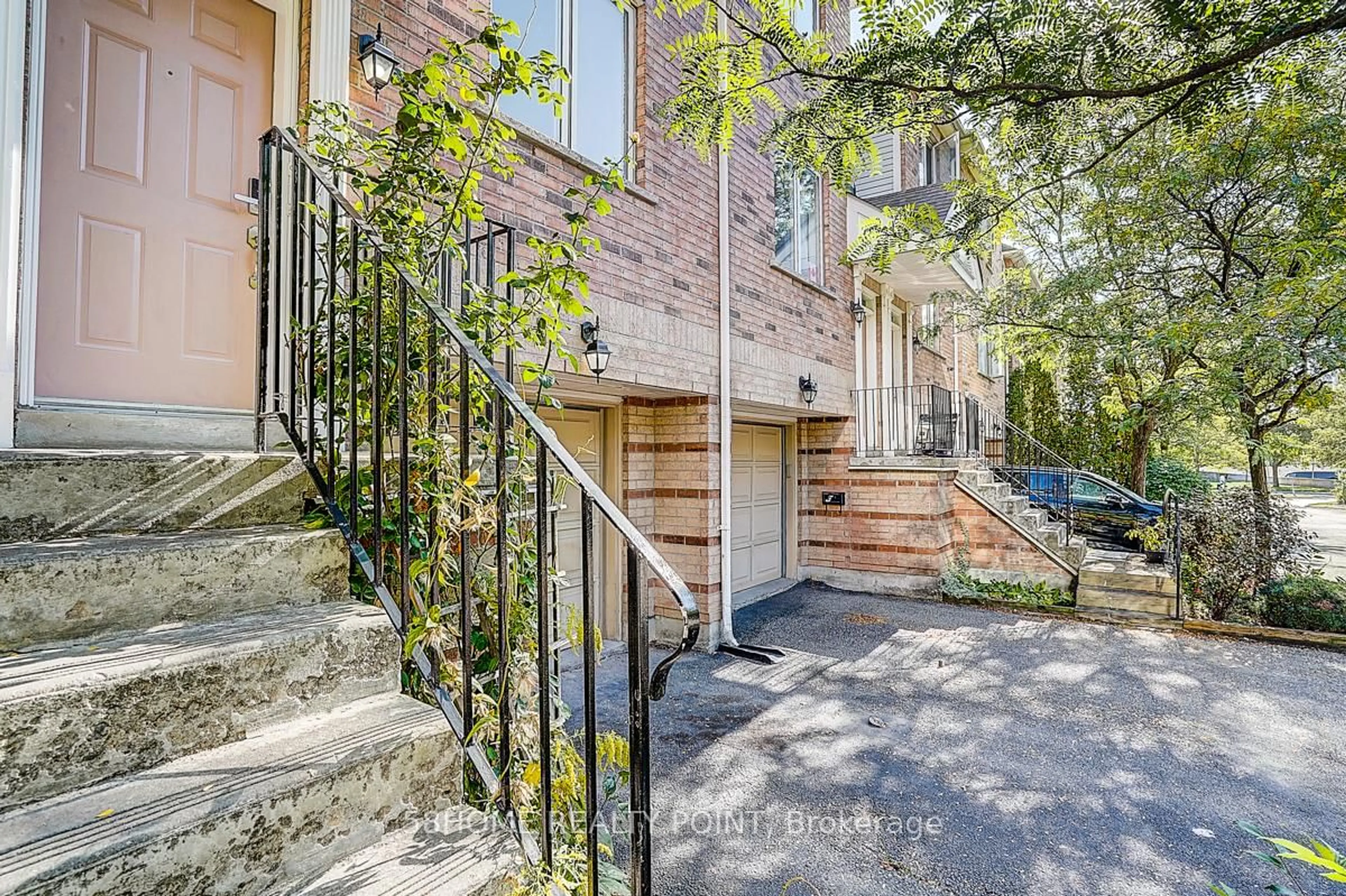 Unknown for 8D Leaside Park Dr, Toronto Ontario M4H 1R3
