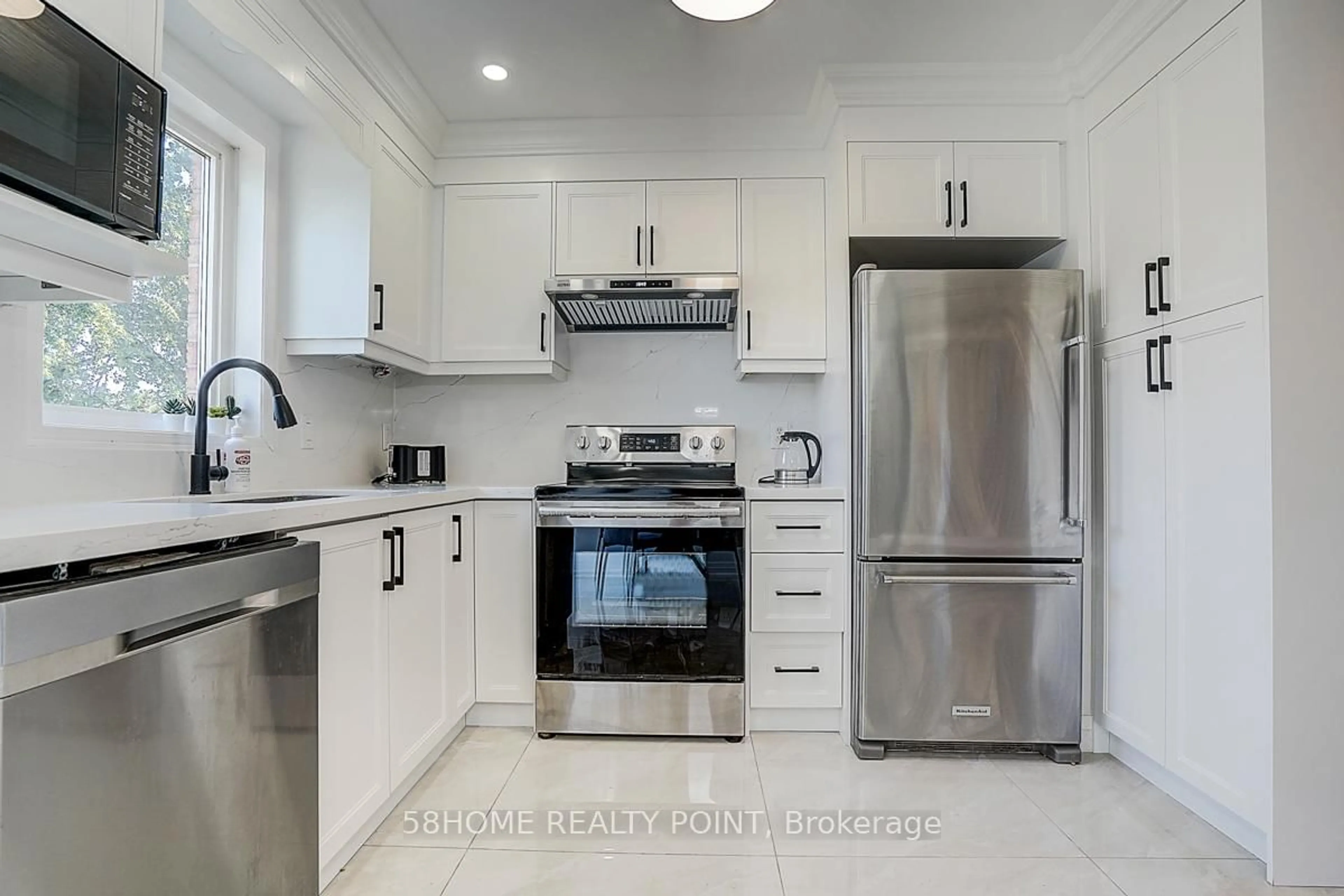 Unknown for 8D Leaside Park Dr, Toronto Ontario M4H 1R3