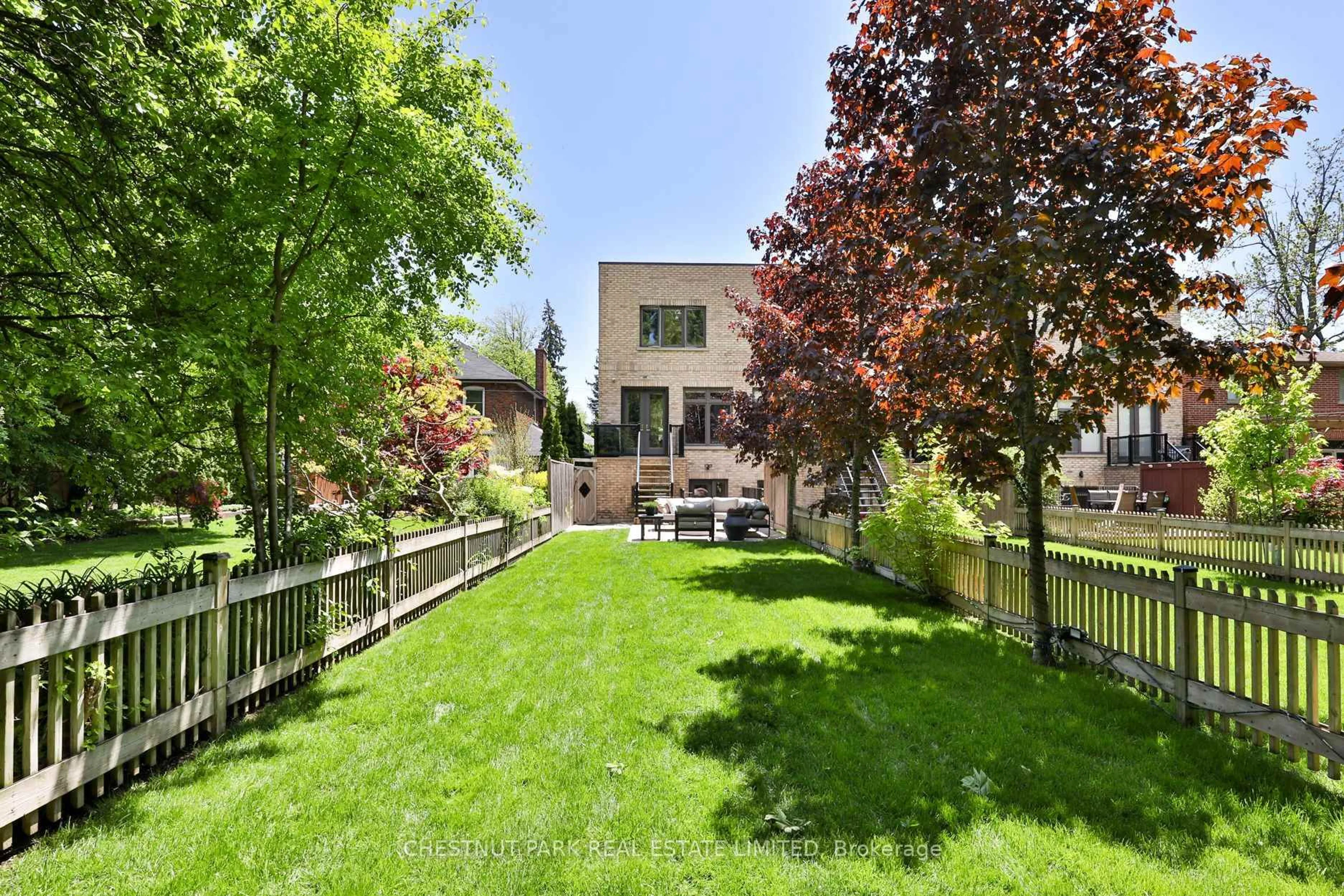 Patio, street for 176 Lawrence Ave, Toronto Ontario M4N 1T1
