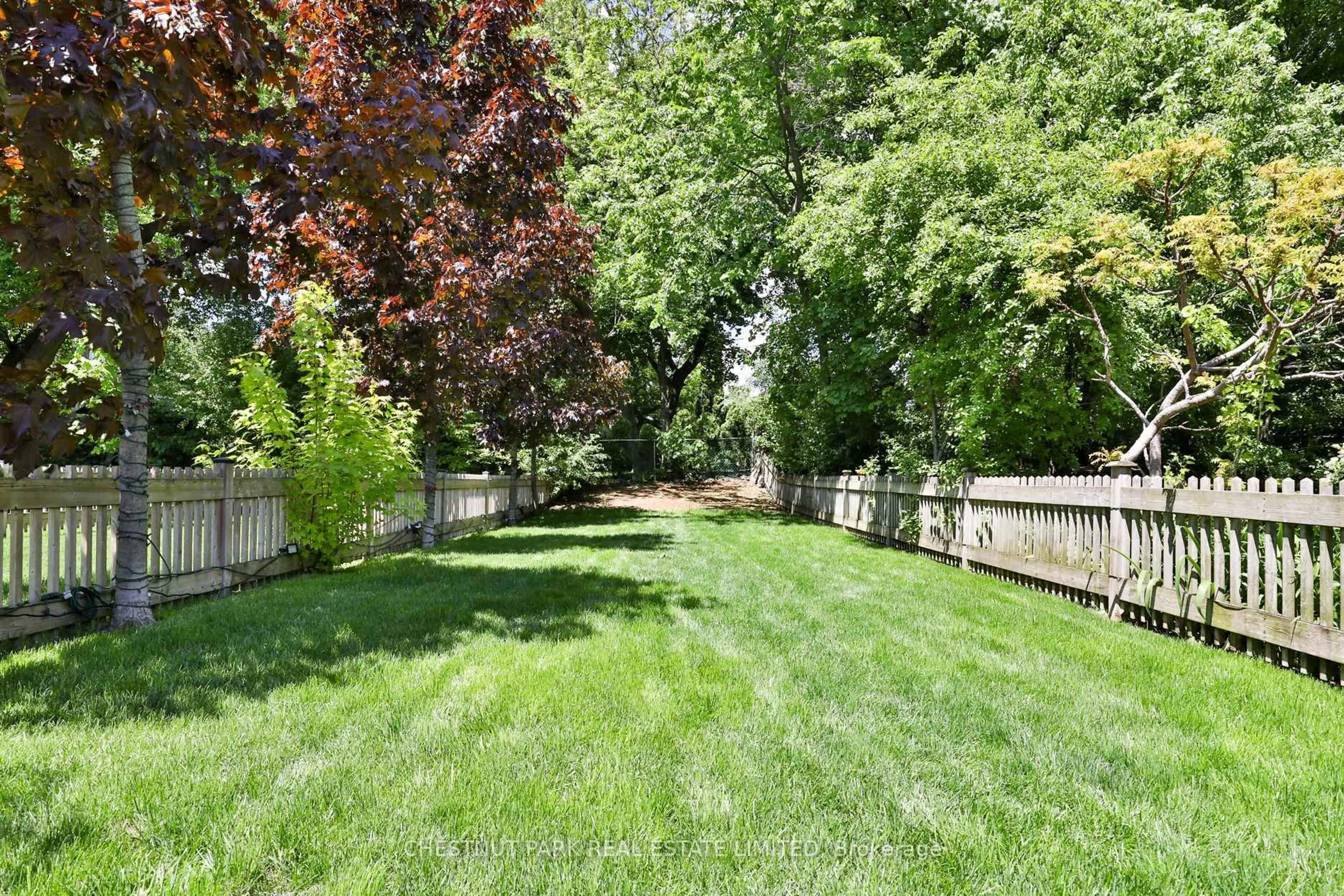 Patio, street for 176 Lawrence Ave, Toronto Ontario M4N 1T1