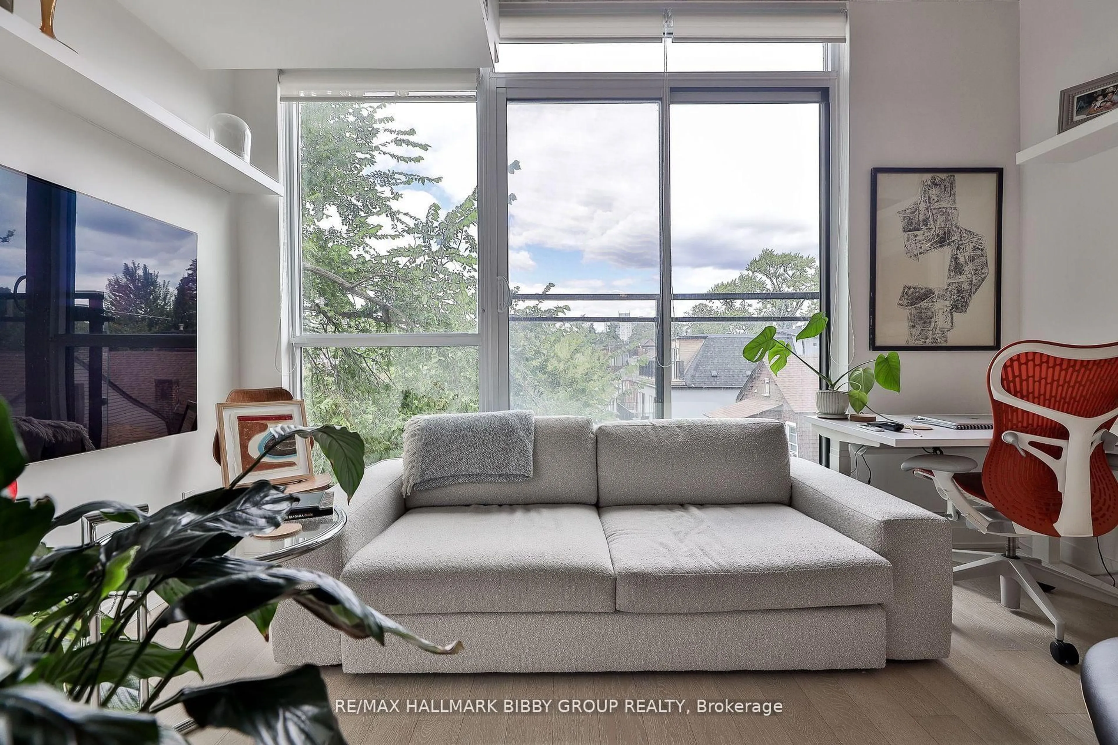 Living room with furniture, unknown for 130 Rusholme Rd #309, Toronto Ontario M6H 1A7