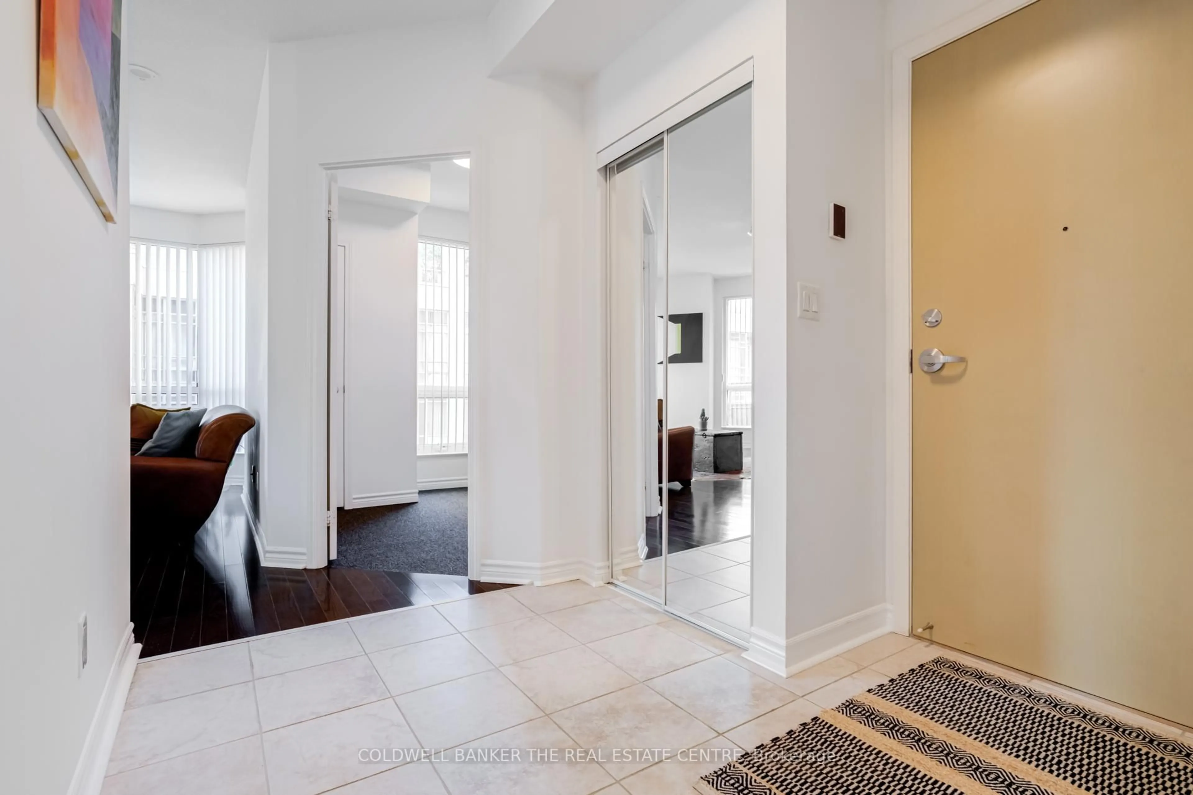 Indoor entryway for 18 Holmes Ave #310, Toronto Ontario M2N 0E1