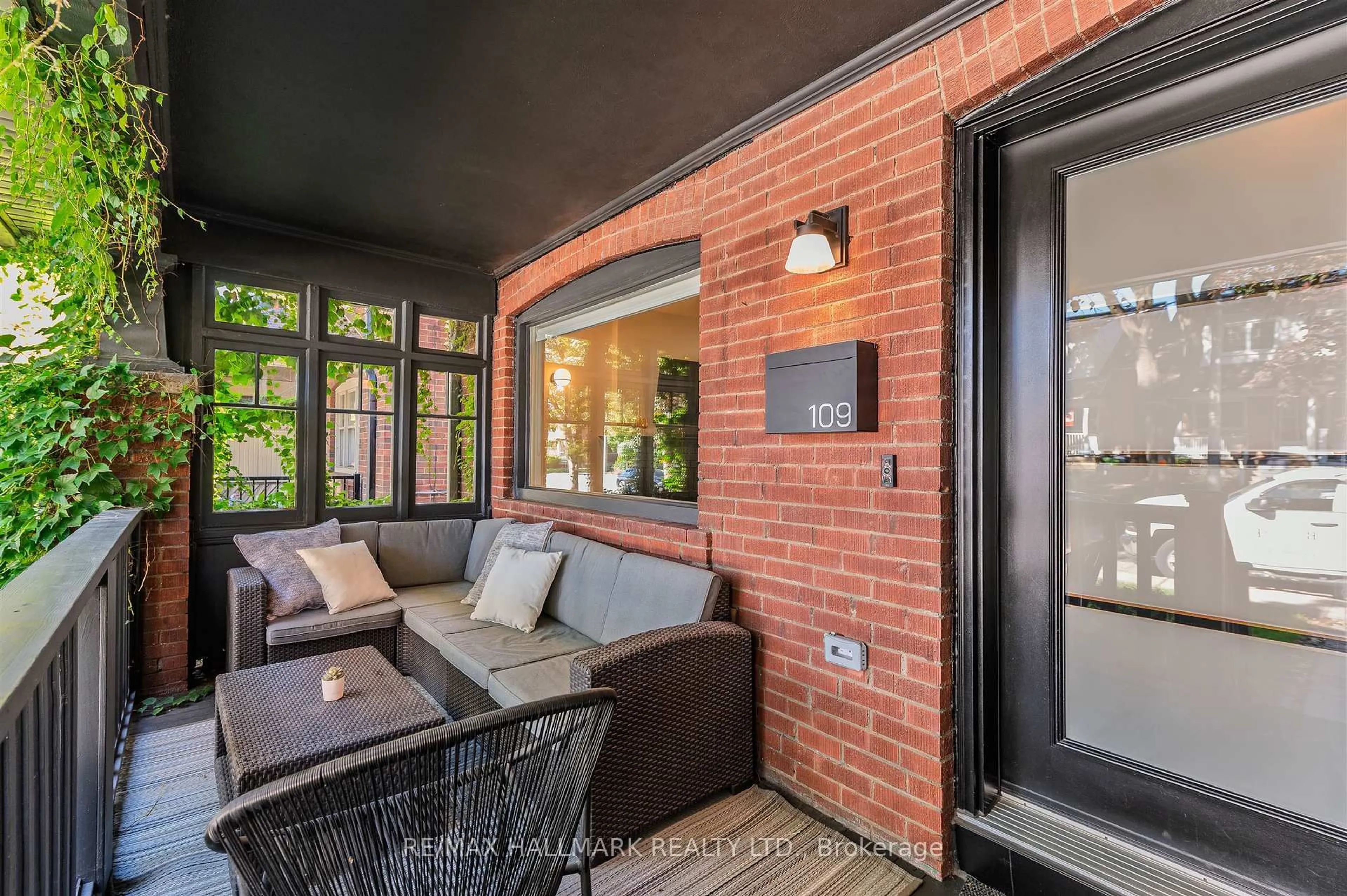 Patio, street for 109 Douglas Ave, Toronto Ontario M5M 1G7