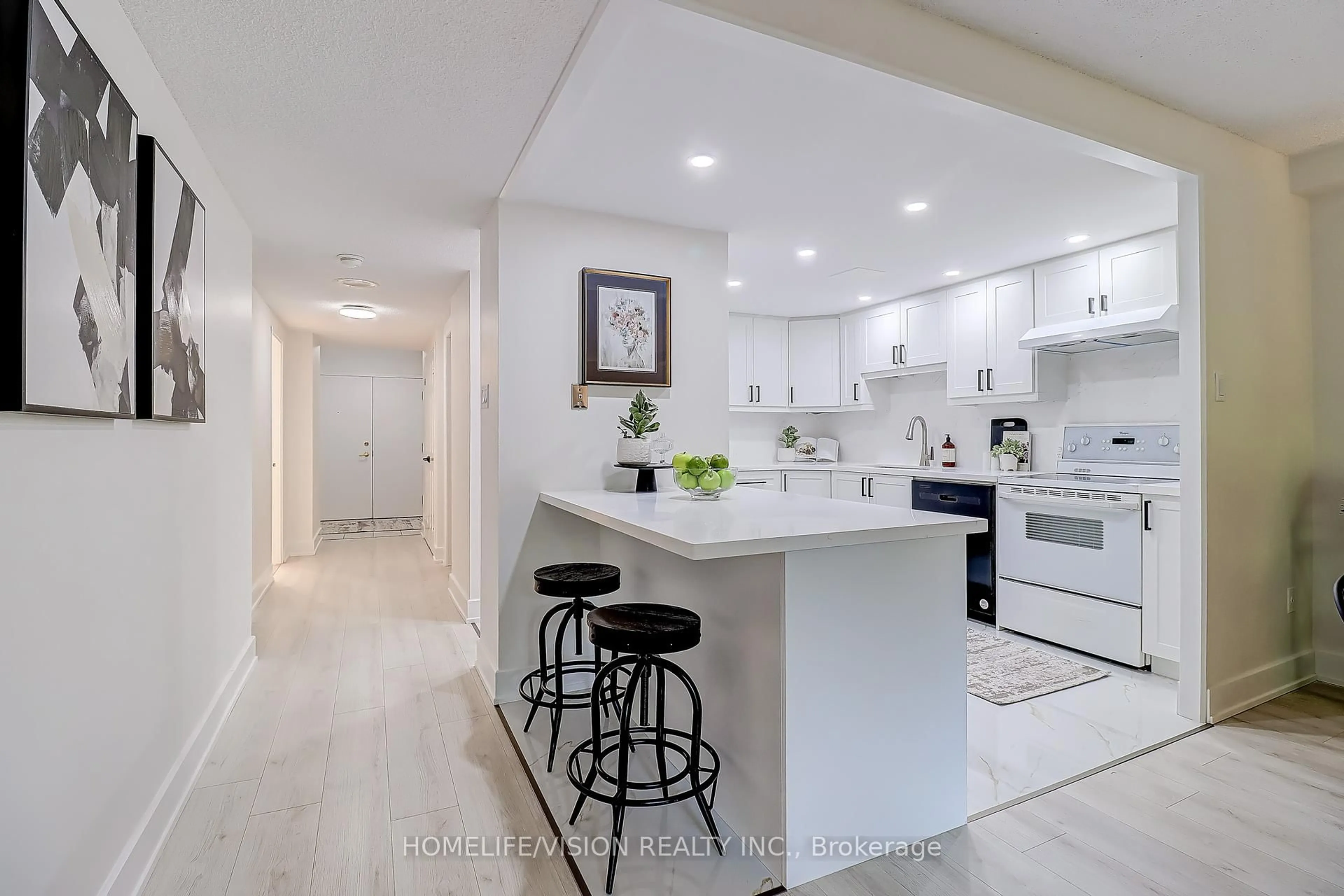 Open concept kitchen, ceramic/tile floor for 131 Beecroft Rd #207, Toronto Ontario M2N 6G9