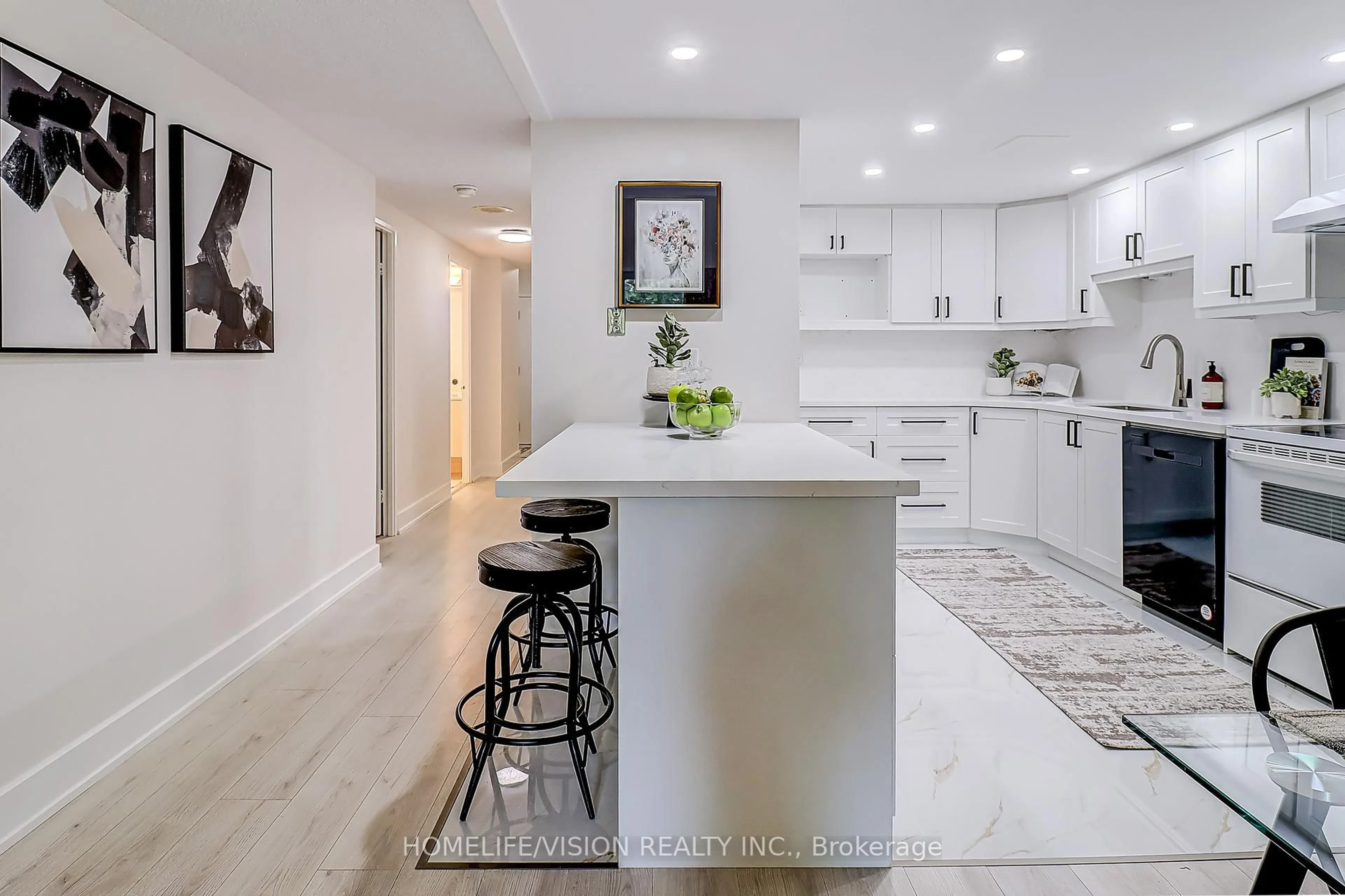 Contemporary kitchen, ceramic/tile floor for 131 Beecroft Rd #207, Toronto Ontario M2N 6G9