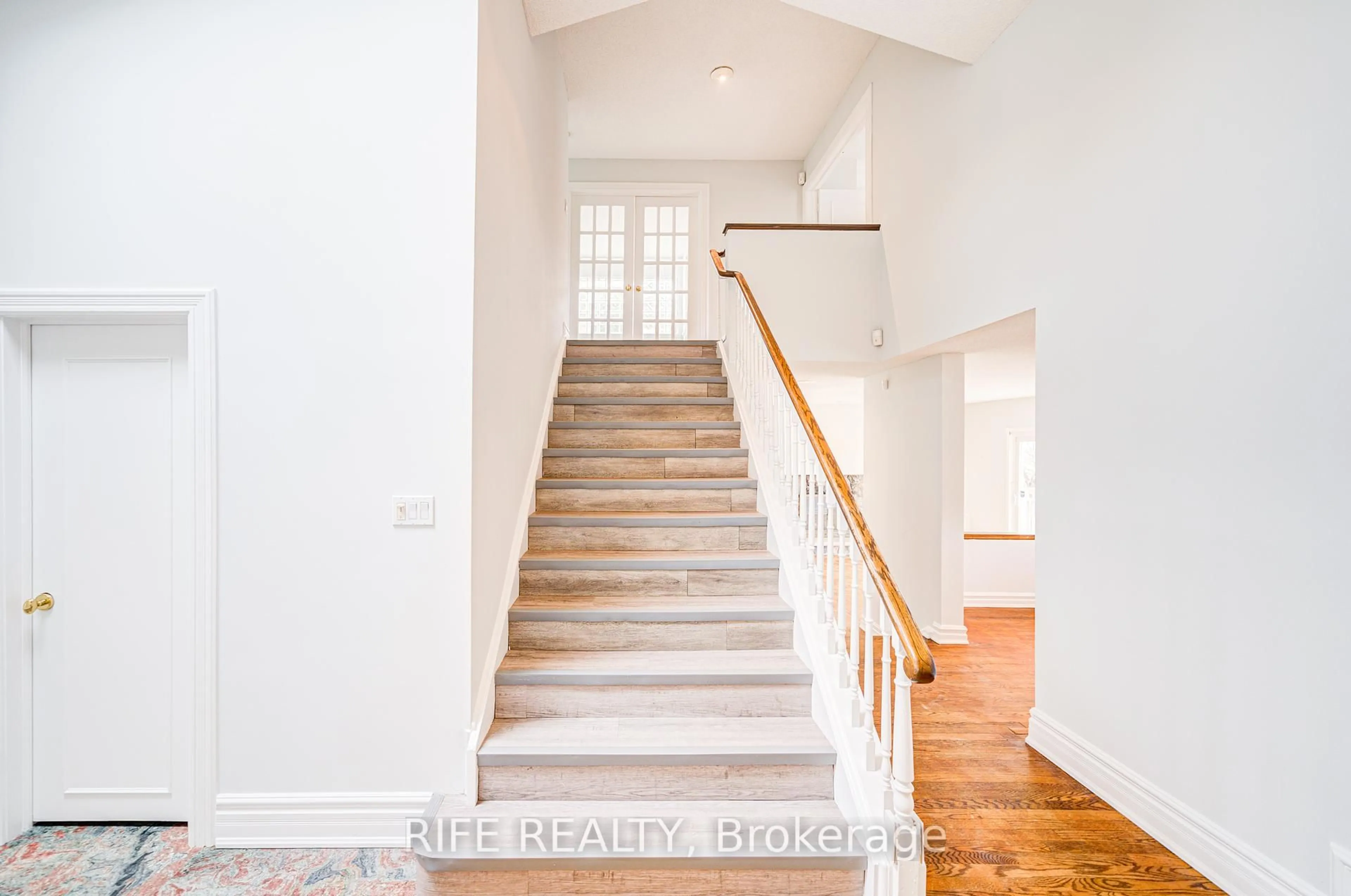 Stairs for 17 Bramble Dr, Toronto Ontario M3B 2E9