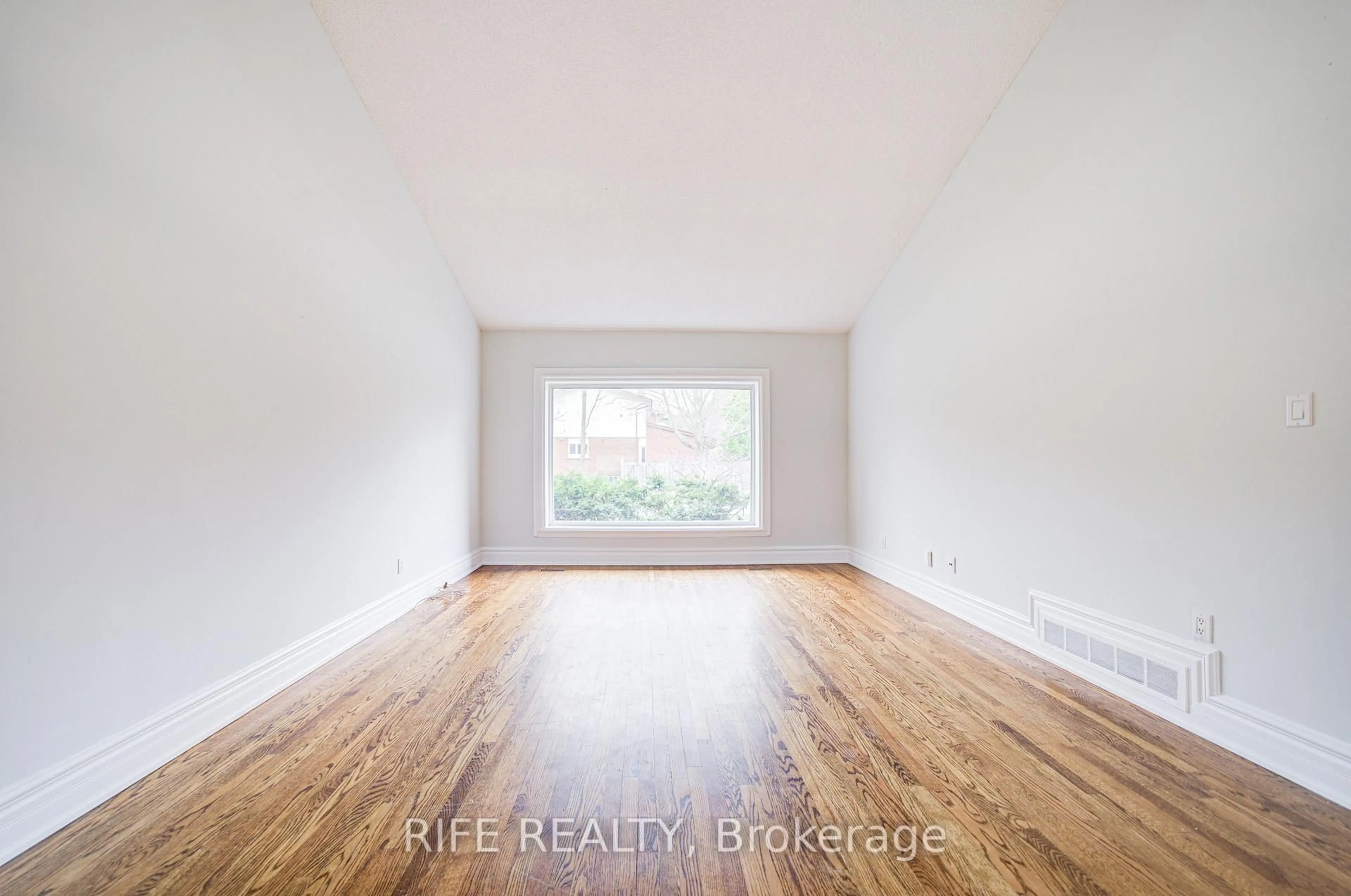 A pic of a room for 17 Bramble Dr, Toronto Ontario M3B 2E9