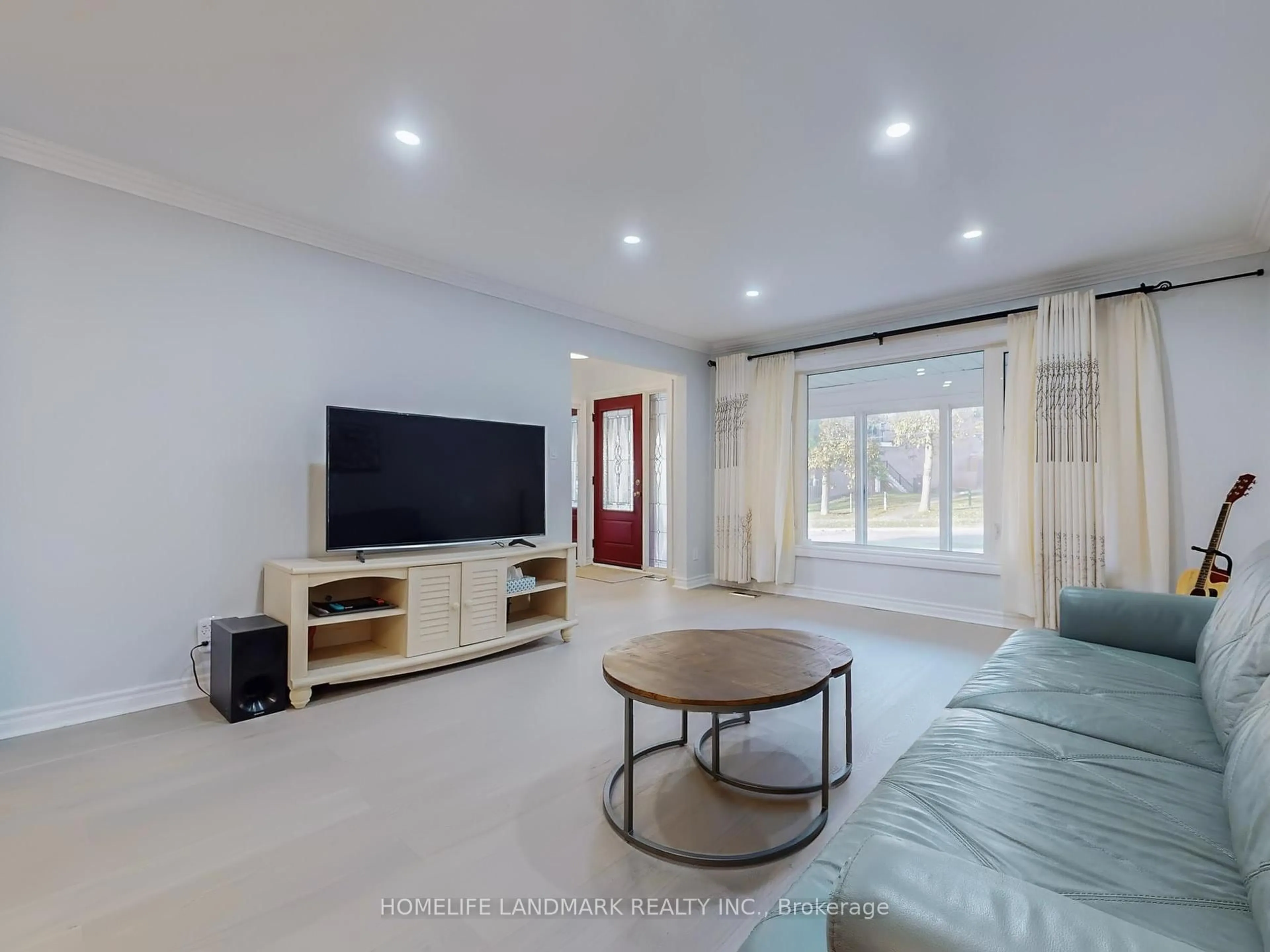 Living room with furniture, unknown for 41 Goodview Rd, Toronto Ontario M2J 2K7