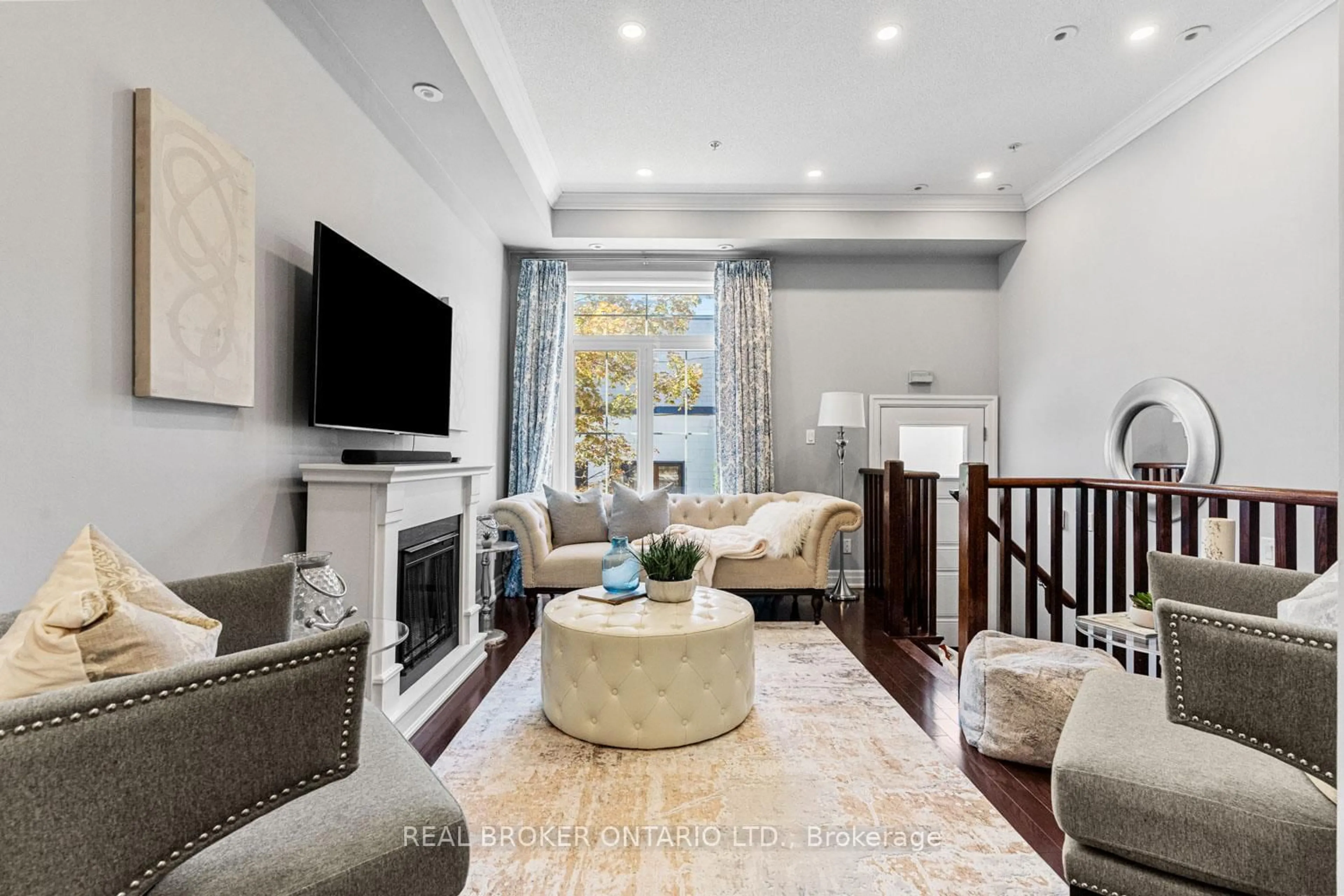 Living room with furniture, unknown for 51 St Paul St, Toronto Ontario M5A 3H2