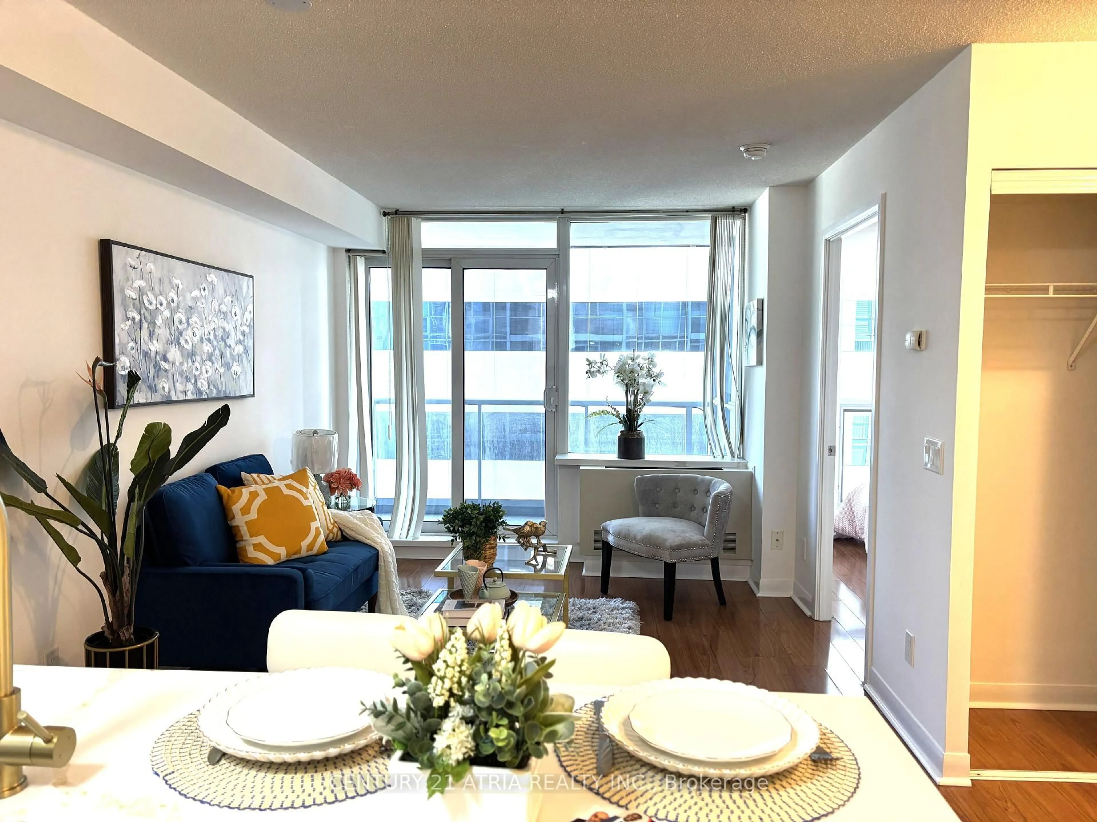 A pic of a room for 4968 Yonge St #1612, Toronto Ontario M2N 7G9