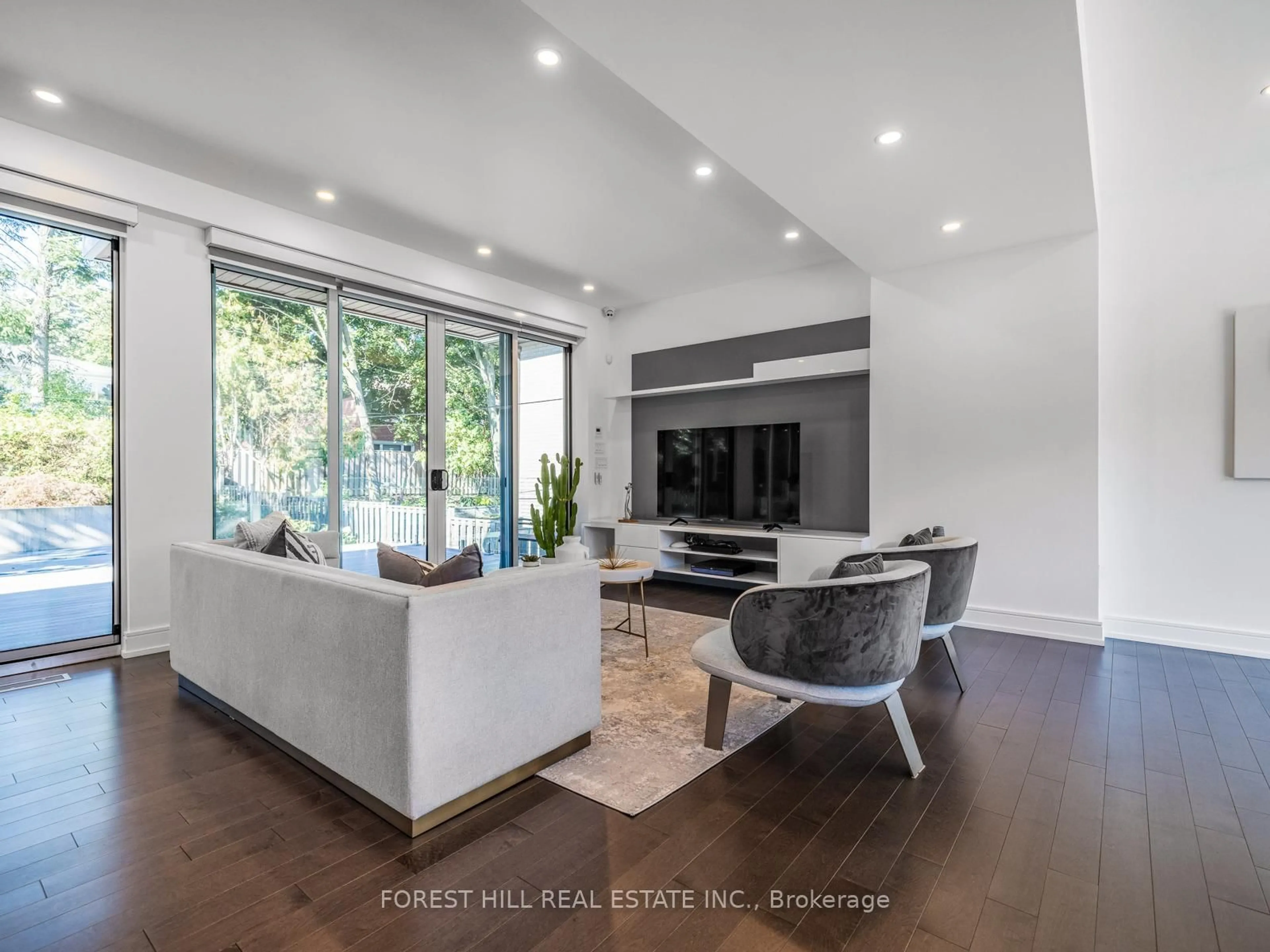 Living room with furniture, unknown for 16 Viamede Cres, Toronto Ontario M2K 2A8