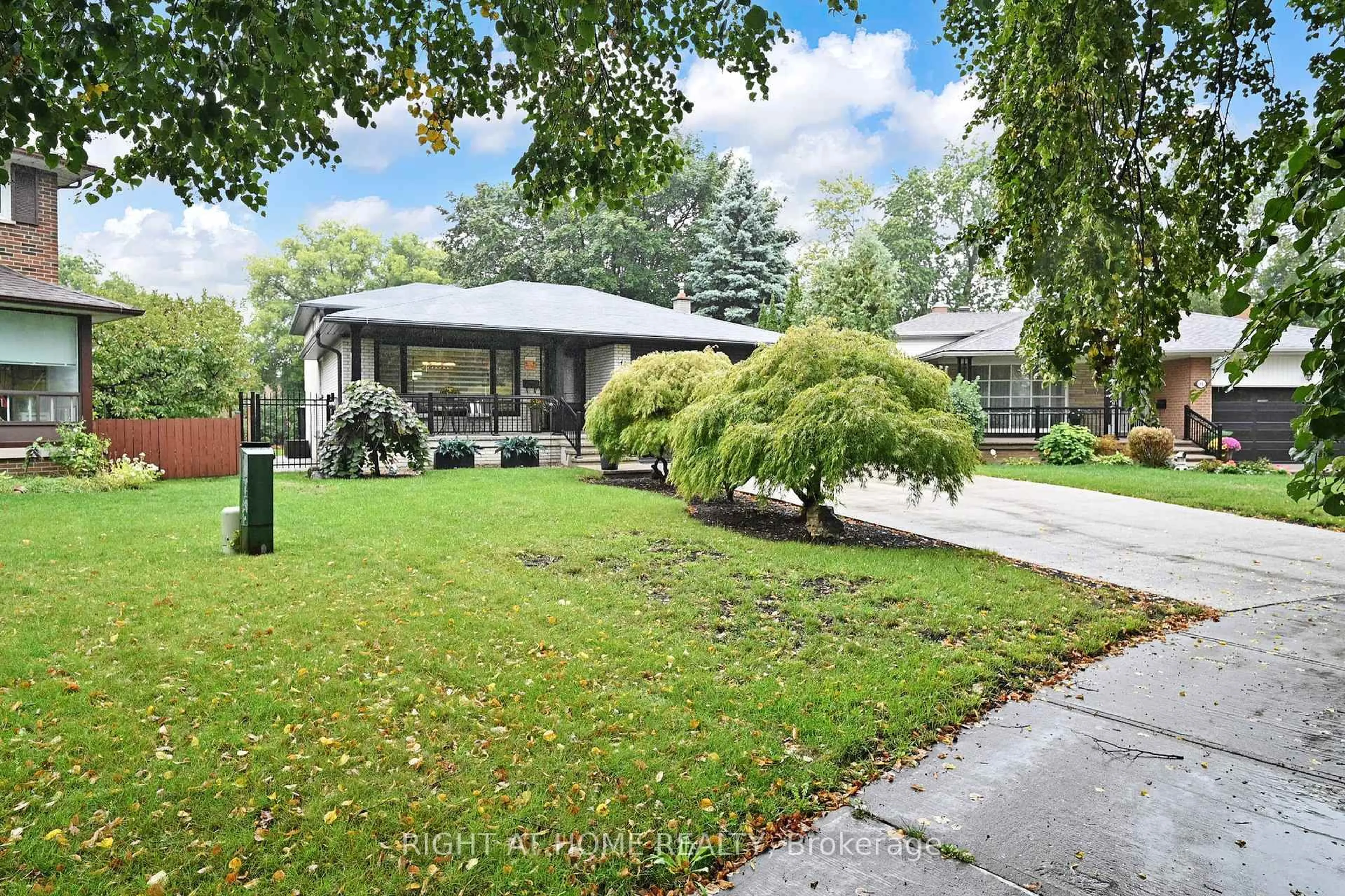 A pic from outside/outdoor area/front of a property/back of a property/a pic from drone, street for 11 Tefley Rd, Toronto Ontario M2M 1C5
