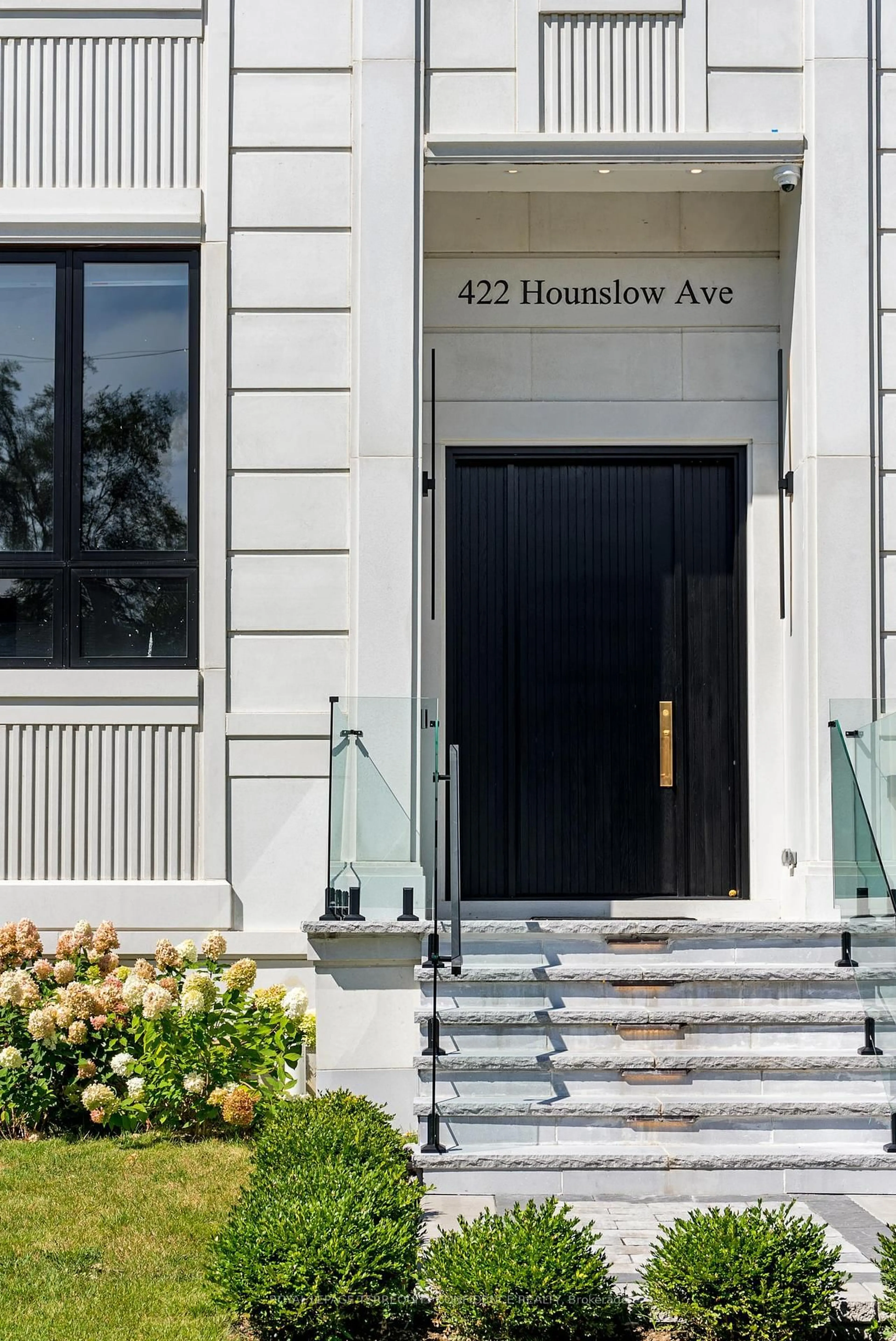 Home with vinyl exterior material, street for 422 Hounslow Ave, Toronto Ontario M2R 1H6