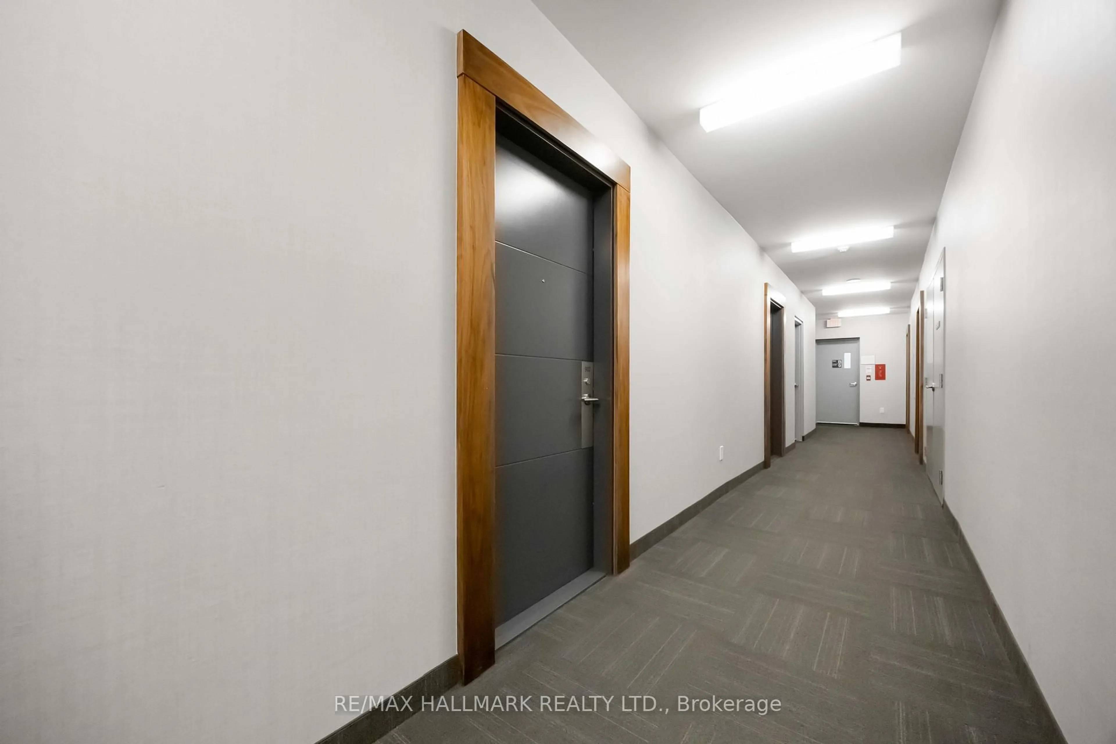 Indoor foyer for 105 George St #902, Toronto Ontario M5A 2N4