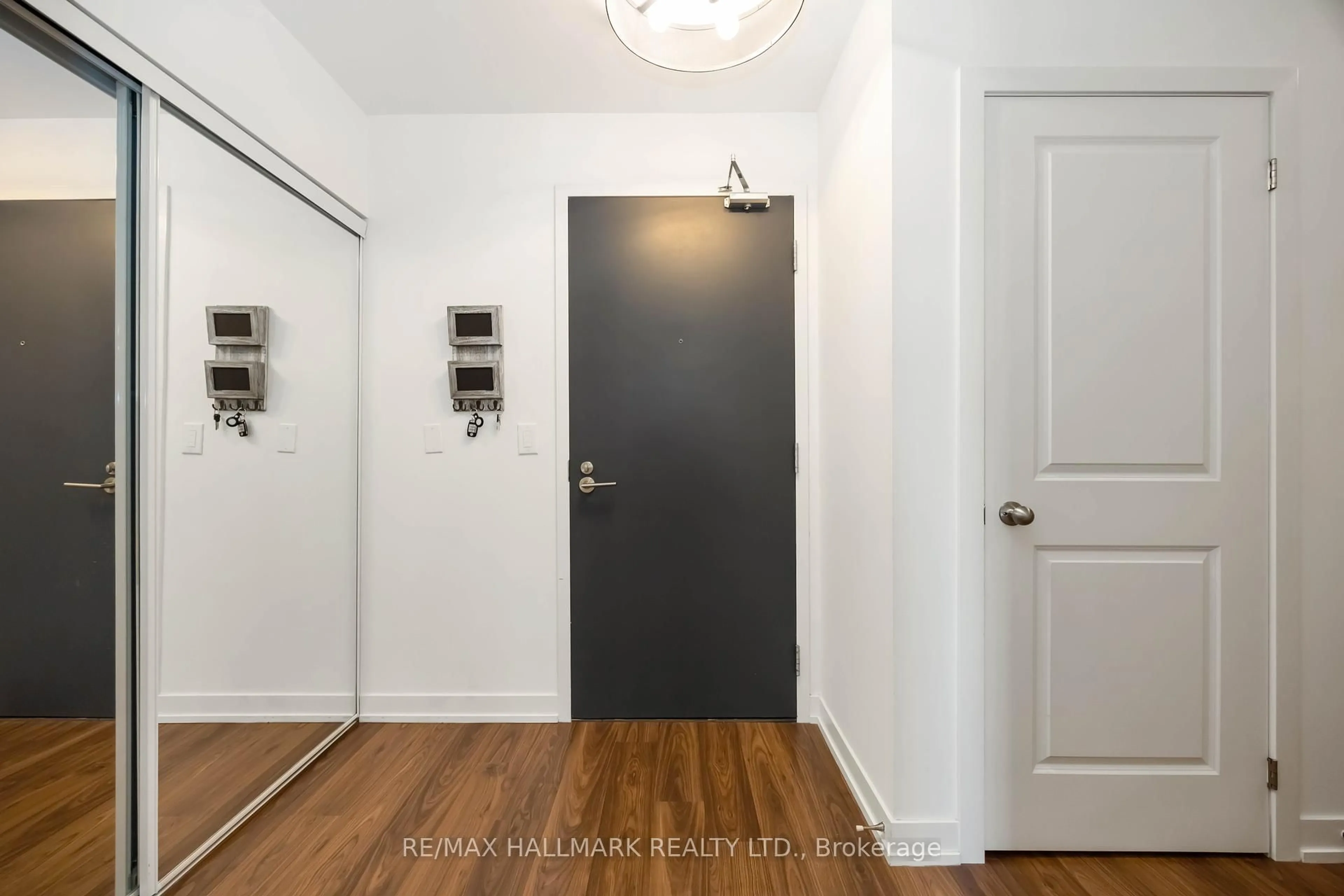 Indoor entryway for 105 George St #902, Toronto Ontario M5A 2N4