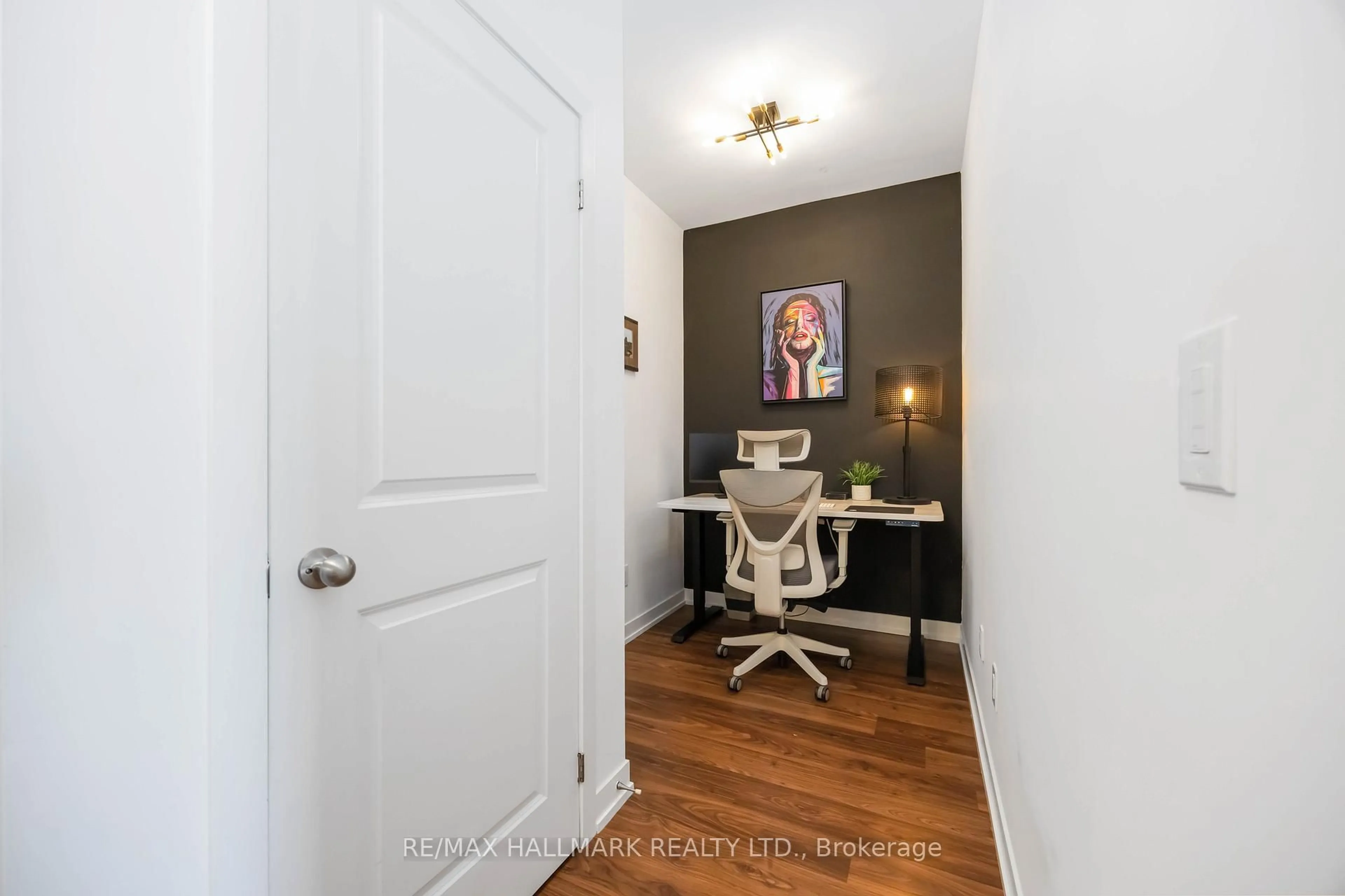 Indoor entryway for 105 George St #902, Toronto Ontario M5A 2N4