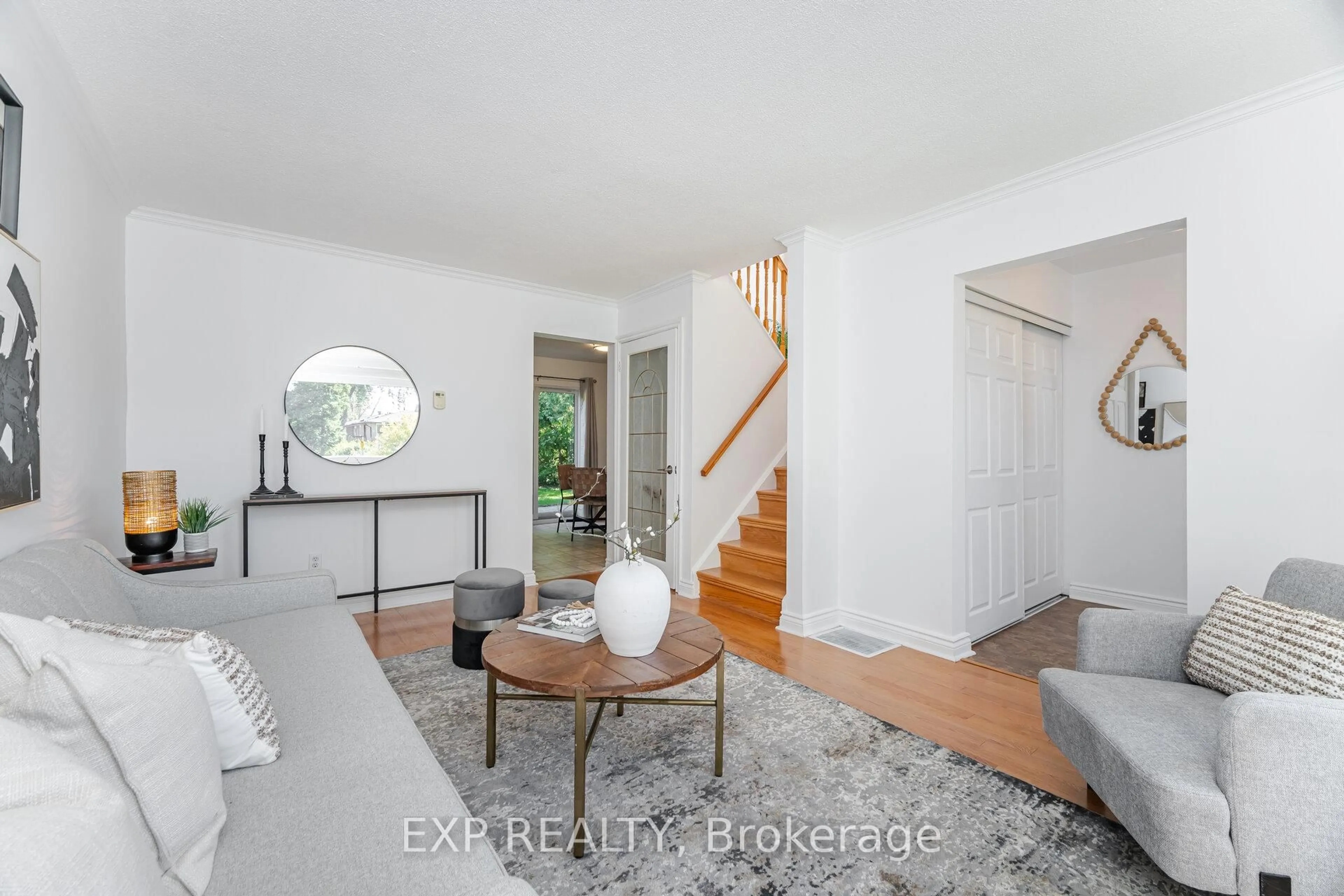 Indoor entryway for 125 Hollyberry Tr, Toronto Ontario M2H 2P2